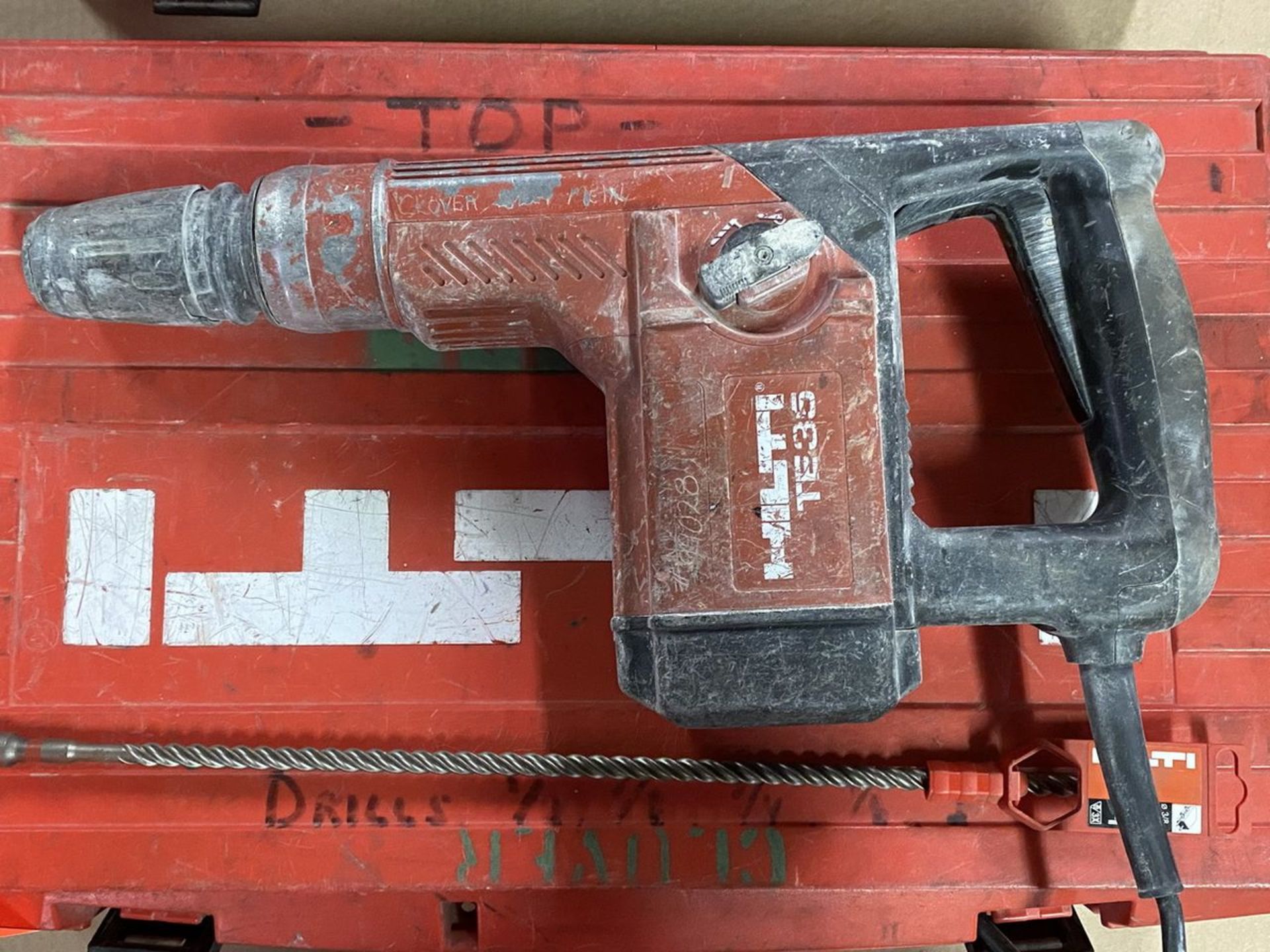 Hilti 1/4 in. Model TE-35 Rotary Hammer; 120-V, AC, with Hilti 1/2 in.-21 Drill and Carrying Case - Image 2 of 2