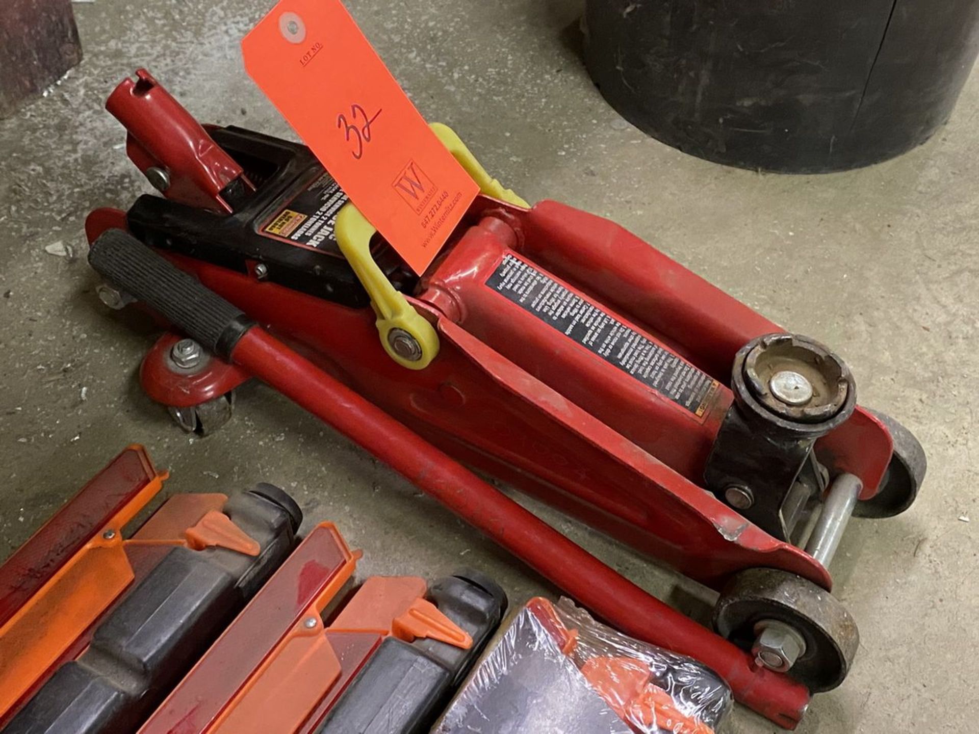 Big Red 2-Ton Cap. Hydraulic Service Jack; with (3) Emergency Road Triangles - Image 2 of 3