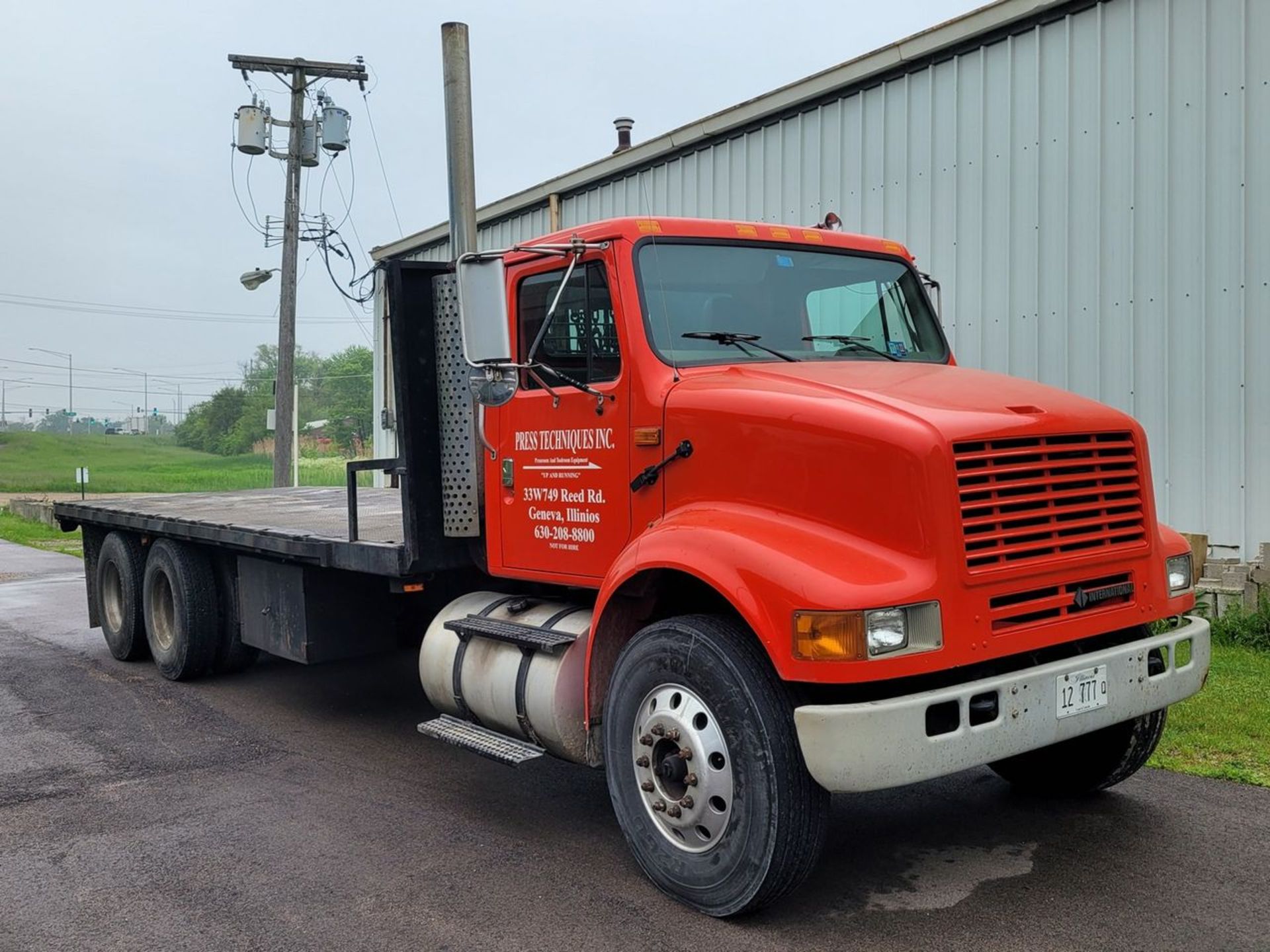 2001 - International 24 ft. Series 8100 Tandem Axle Flatbed Truck, VIN: 1HTHCAAR71H376231; with 7.