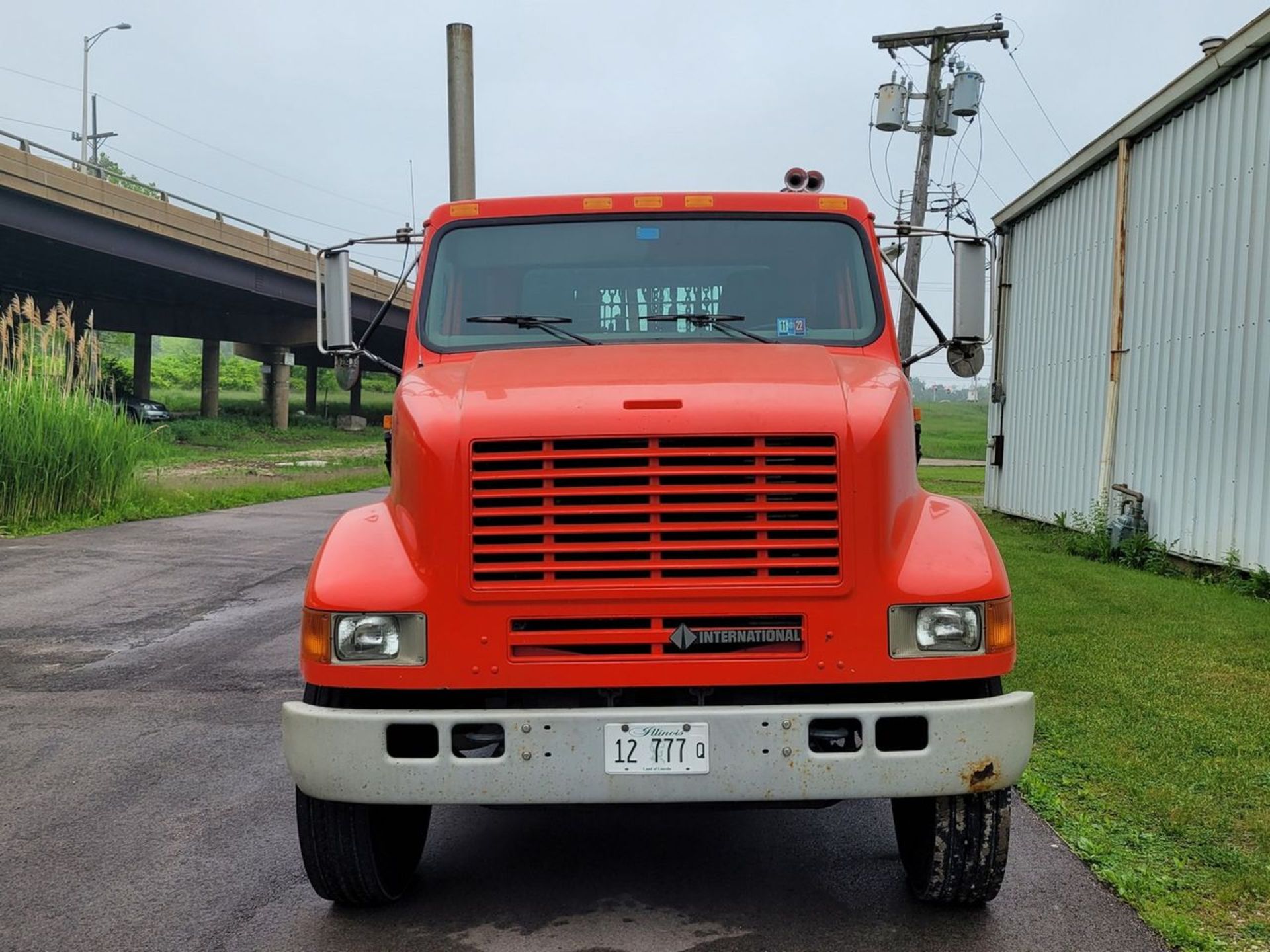 2001 - International 24 ft. Series 8100 Tandem Axle Flatbed Truck, VIN: 1HTHCAAR71H376231; with 7. - Image 4 of 20