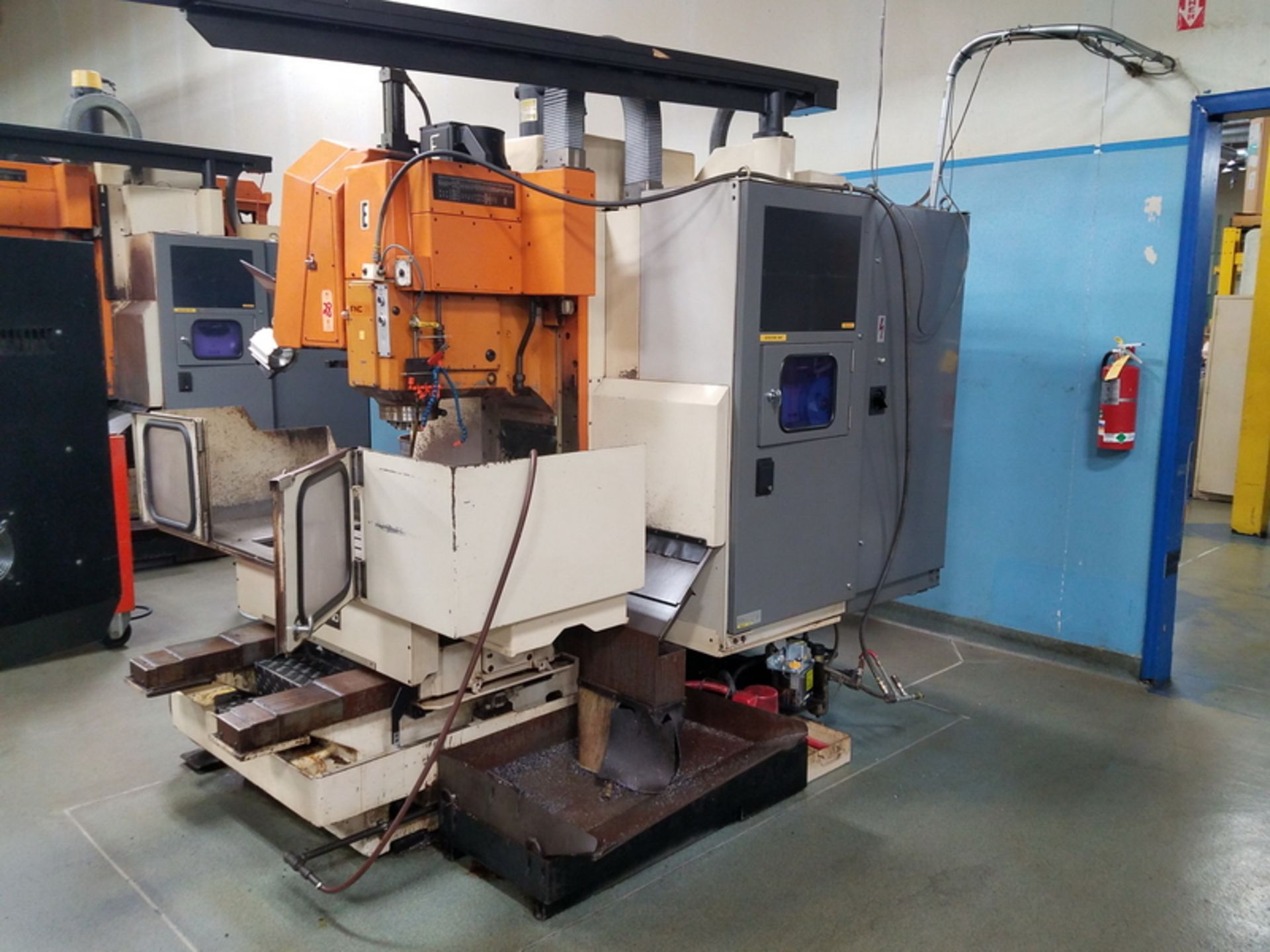 LeBlond Makino FNC74-A20 CNC Vertical Machining Center, S/N: LM2 031 (1984); with 20-Position - Image 3 of 7