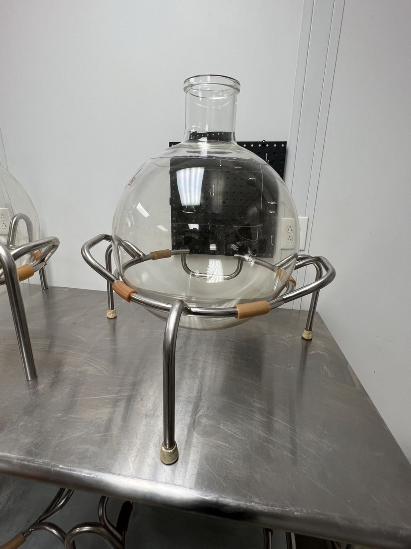 Lot - (2) Various Size Round Chemical Glass Flasks and Stands - Image 2 of 3