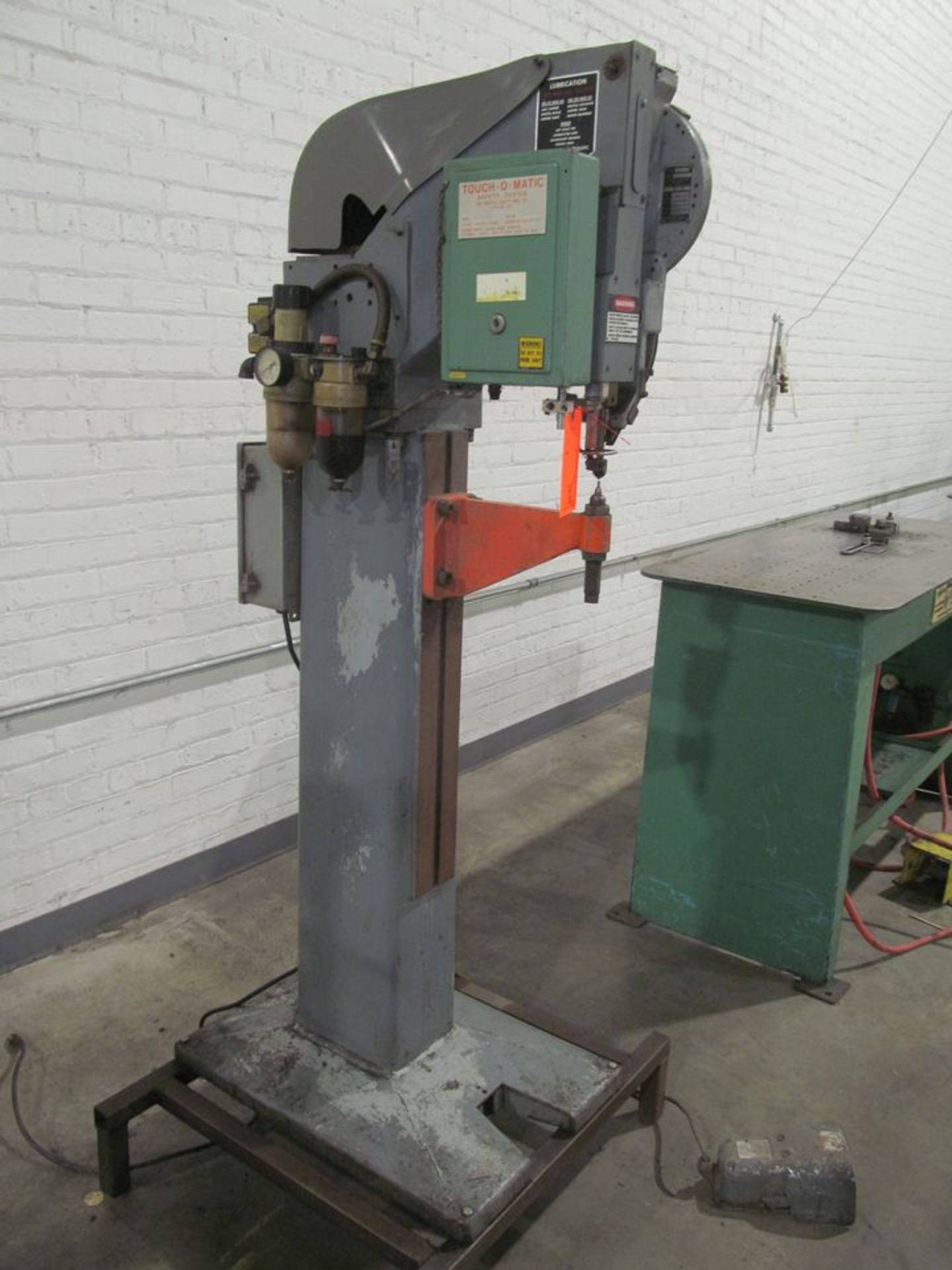 National Rivet & Mfg. Co. Model 500A Riveter, S/N: 1683; with Model 600 Feeder S/N; 1112H2, 156 - Image 3 of 6