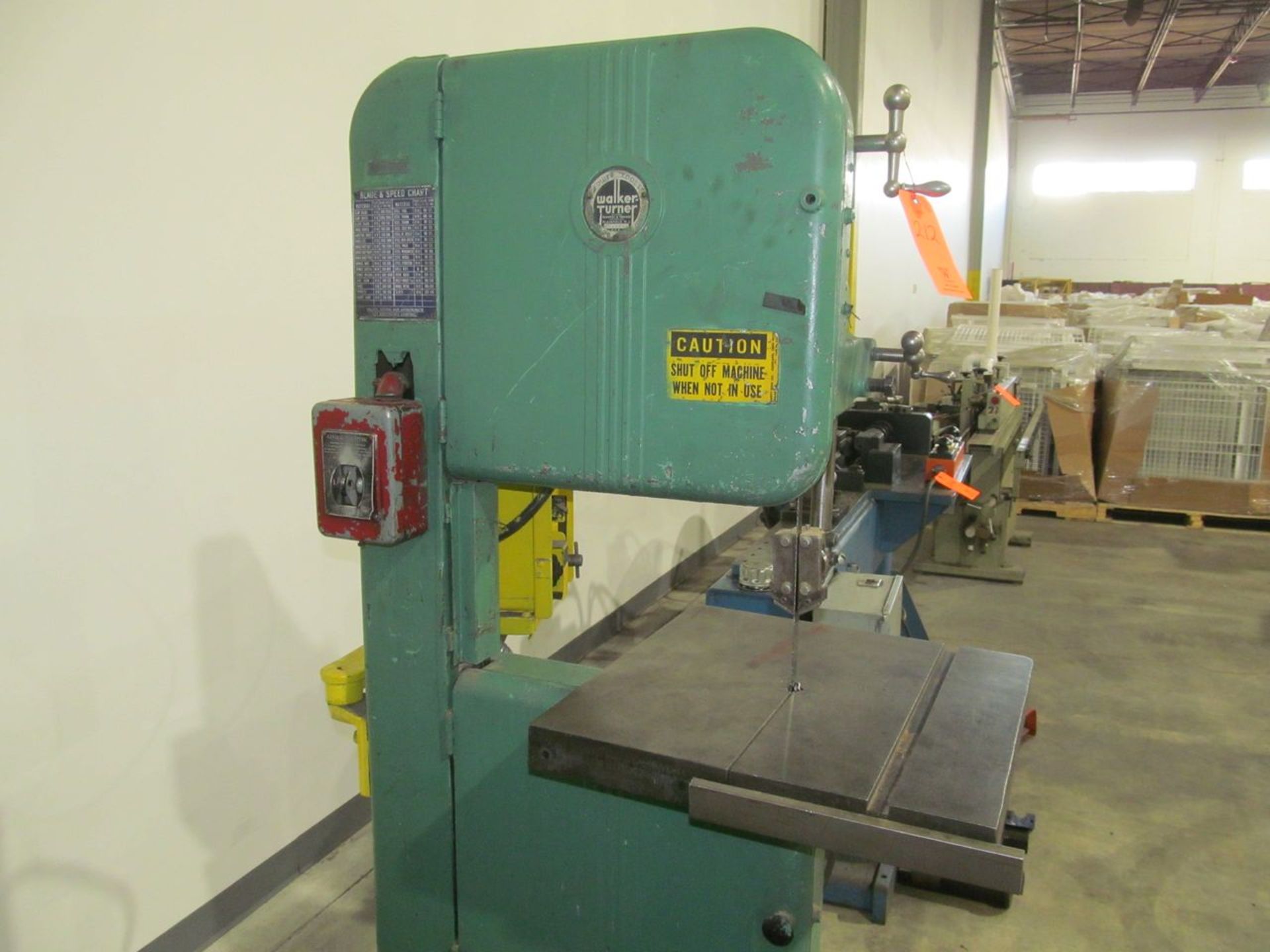 Walker-Turner 16 in. Vertical Band Saw, S/N: 52BF2A; with 19 in. x 18 in. Tilting Table, Walker- - Image 4 of 6