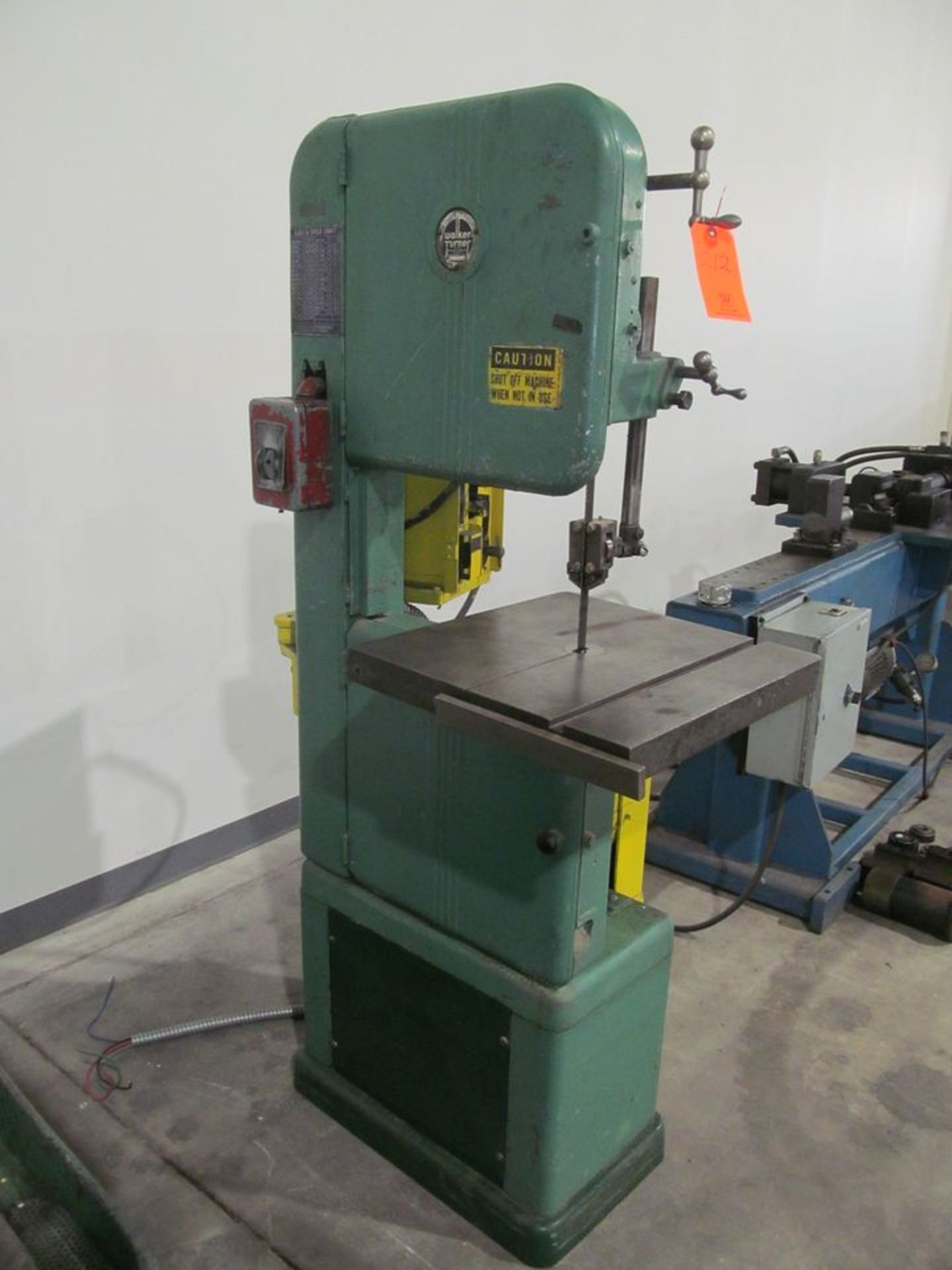 Walker-Turner 16 in. Vertical Band Saw, S/N: 52BF2A; with 19 in. x 18 in. Tilting Table, Walker- - Image 2 of 6