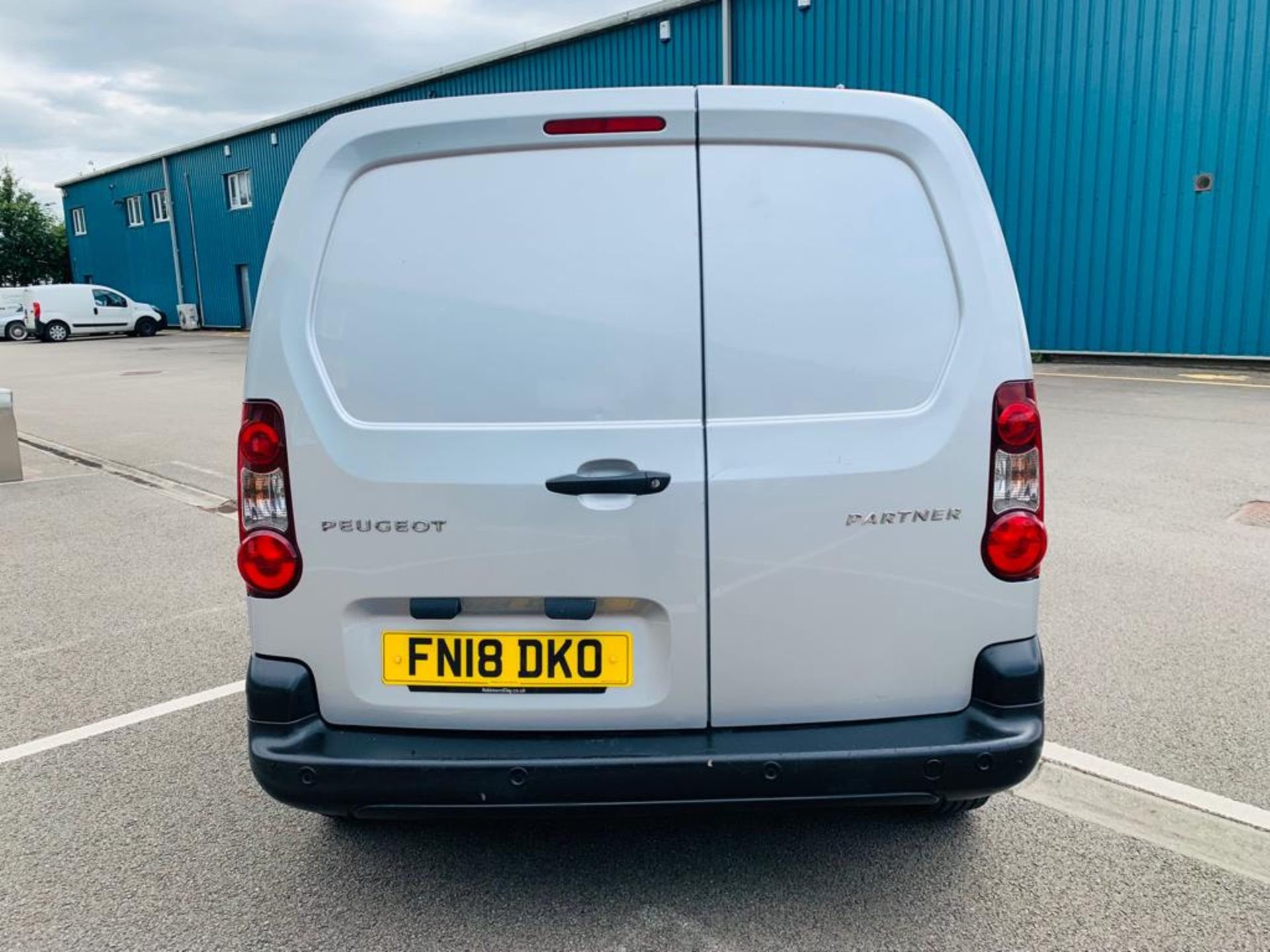 Peugeot Partner Professional 1.6 HDI- 2018 18Reg -Euro 6 - ULEZ Compliant -Parking Sensors-aircon - Image 4 of 8