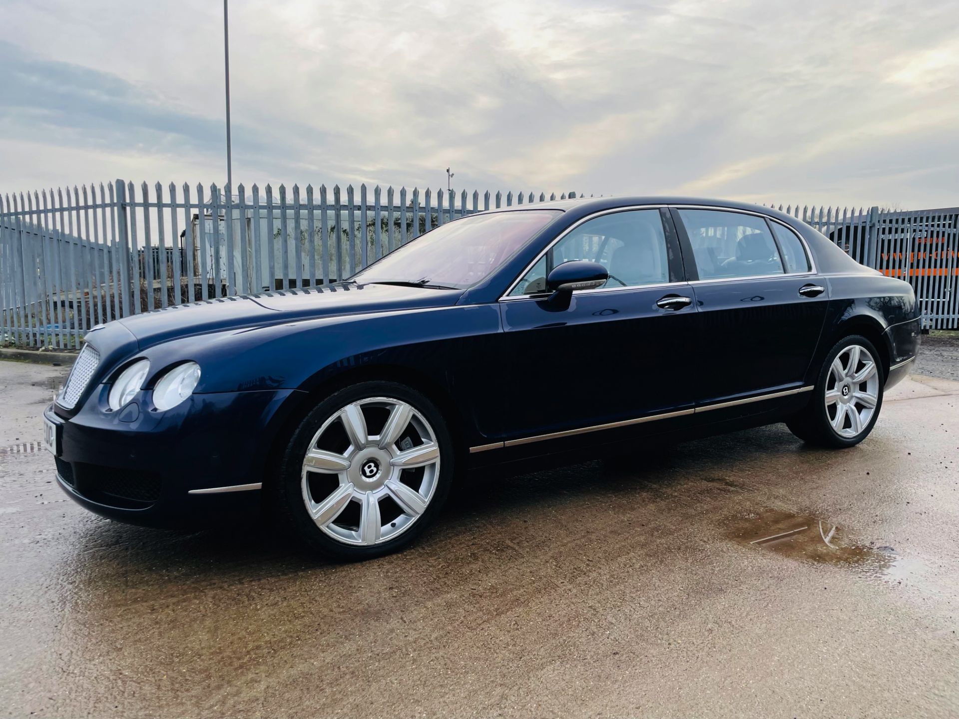 Reserve Met BENTLEY CONTINENTAL FLYING SPUR W12 (LUXURY LIMO) MASSIVE SPEC - MUST SEE - - Image 3 of 38