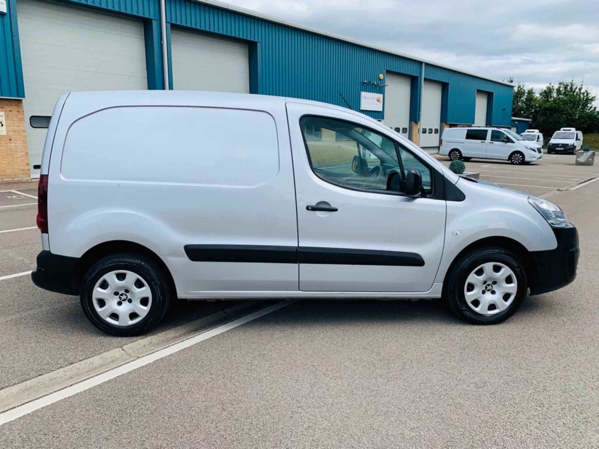 Peugeot Partner Professional 1.6 HDI- 2018 18Reg -Euro 6 - ULEZ Compliant -Parking Sensors-aircon - Image 3 of 8