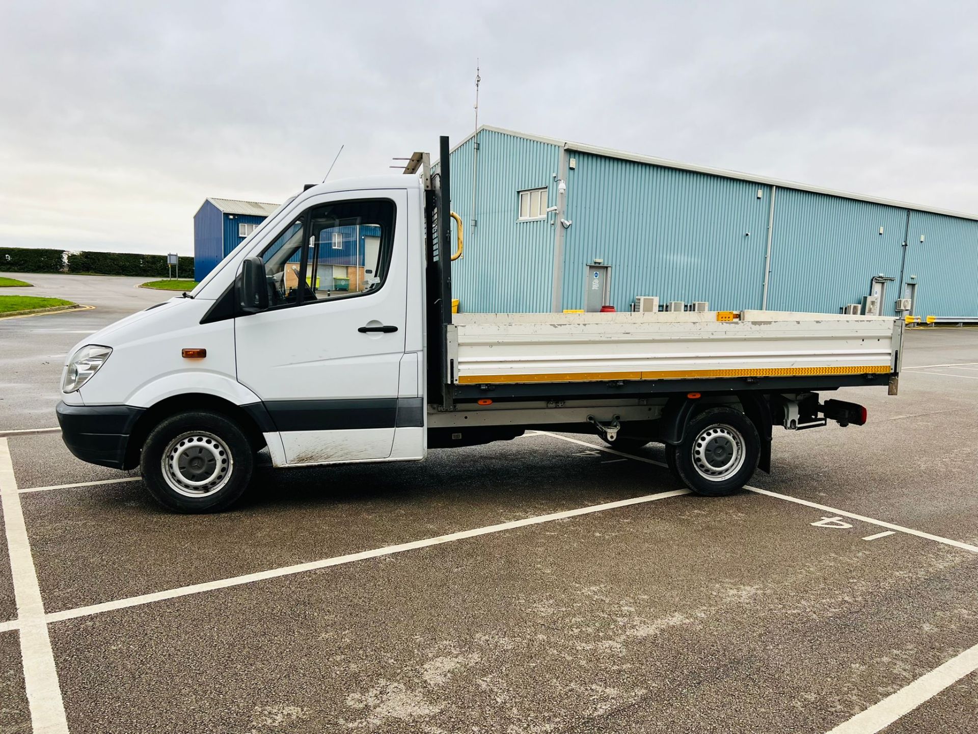 (RESERVE MET)Mercedes Benz Sprinter 313CDI Alloy DropSide - 2013 Year - Aircon - Auto - 120K only!!! - Image 4 of 17