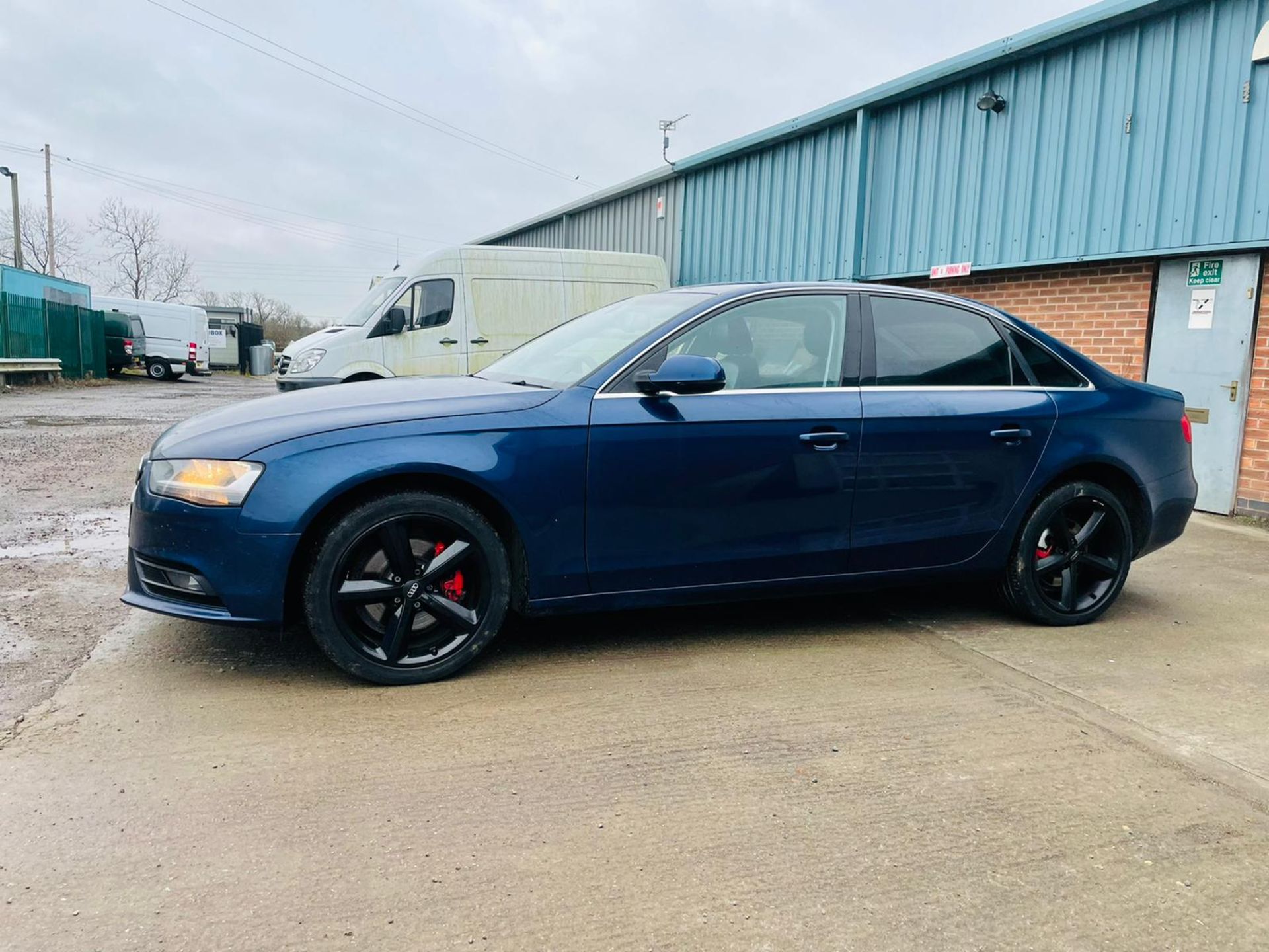 AUDI A4 2.0TDI TECHNIK "SE" (NEW SHAPE) 14 REG - LOW MILES - LEATHER - SAT NAV - MEGA SPEC - NO VAT! - Image 11 of 29