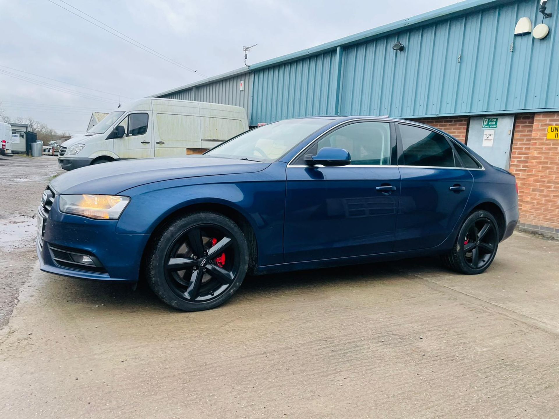 AUDI A4 2.0TDI TECHNIK "SE" (NEW SHAPE) 14 REG - LOW MILES - LEATHER - SAT NAV - MEGA SPEC - NO VAT! - Image 6 of 29