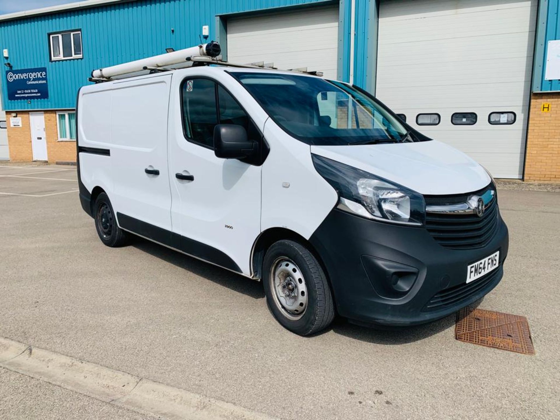 (Reserve met) Vauxhall Vivaro 2900 1.6 CDTI Ecoflex - 2015 Model - 6 Speed - Racking - 68k only