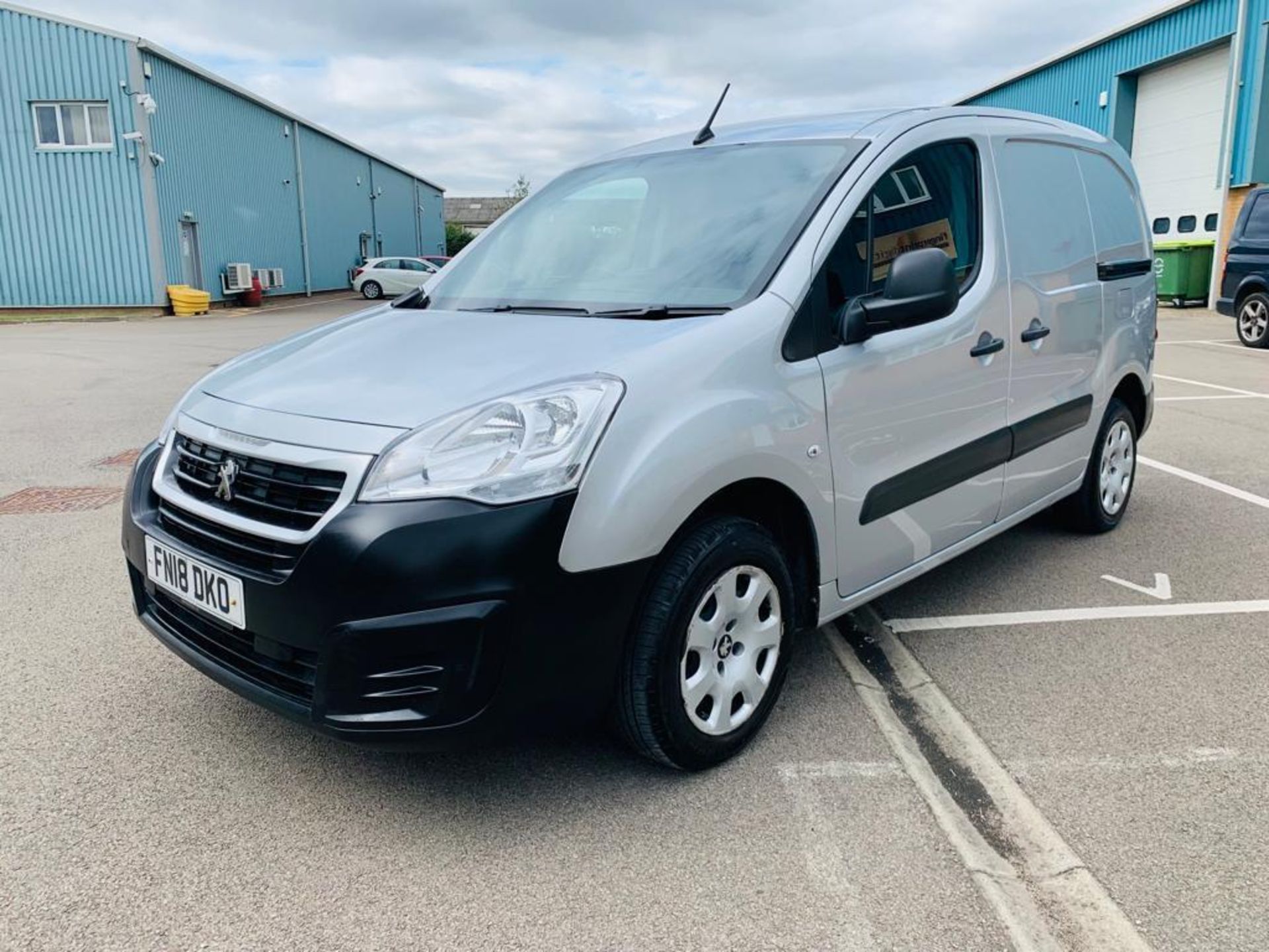 (RESERVE MET)Peugeot Partner Professional 1.6 HDI - 2018 18 Reg - Euro 6 - ULEZ - aircon - Sat Nav - Image 2 of 20