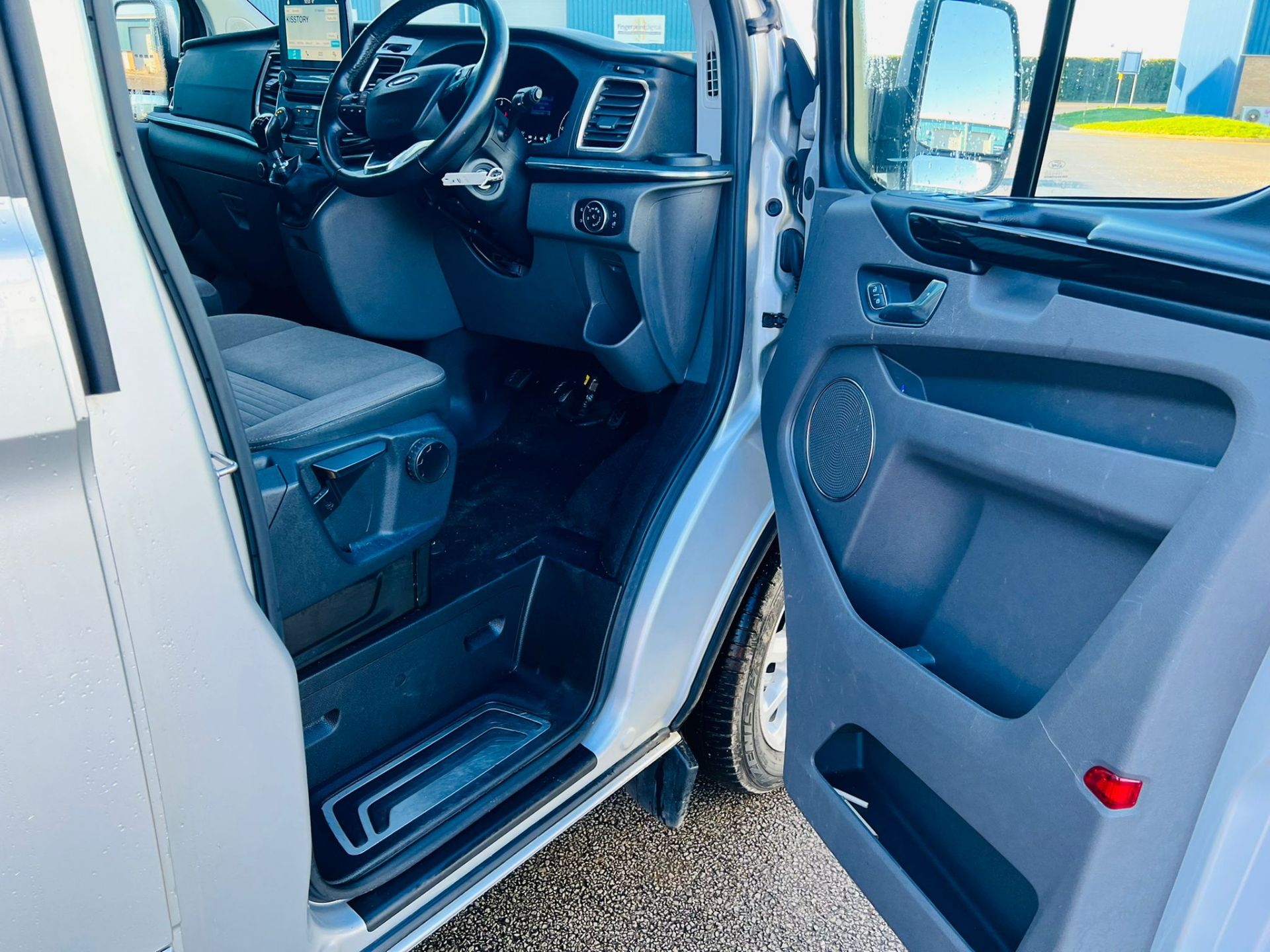 (Reserve Met) Ford Transit Custom 310 130 2.0 Tdci Titanium 9 Seater MiniBus 2019 Model - Air Con - - Image 13 of 36