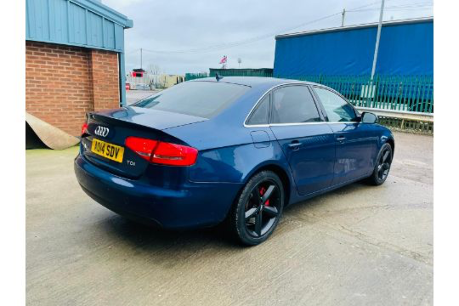 AUDI A4 2.0TDI (177) SE TECHNIK - 68K MILES - LEATHER - SAT NAV - MEGA SPEC - NEW SHAPE - BLACK PACK - Image 7 of 26