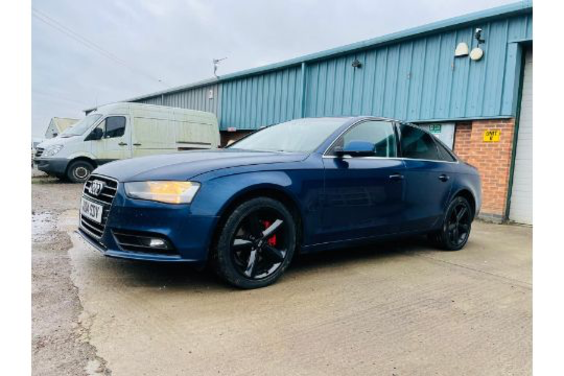 AUDI A4 2.0TDI (177) SE TECHNIK - 68K MILES - LEATHER - SAT NAV - MEGA SPEC - NEW SHAPE - BLACK PACK - Image 9 of 26