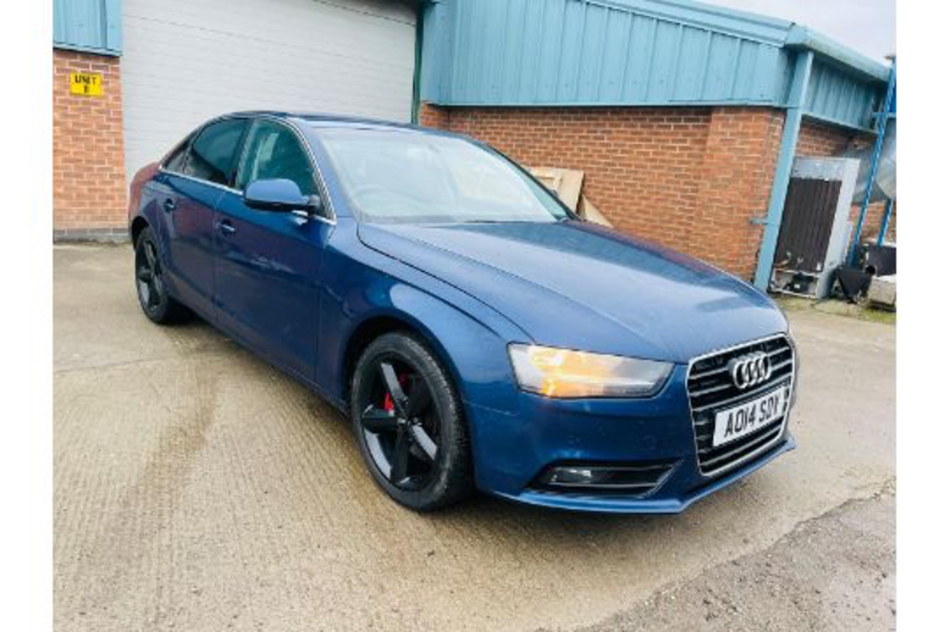 AUDI A4 2.0TDI (177) SE TECHNIK - 68K MILES - LEATHER - SAT NAV - MEGA SPEC - NEW SHAPE - BLACK PACK - Image 4 of 26