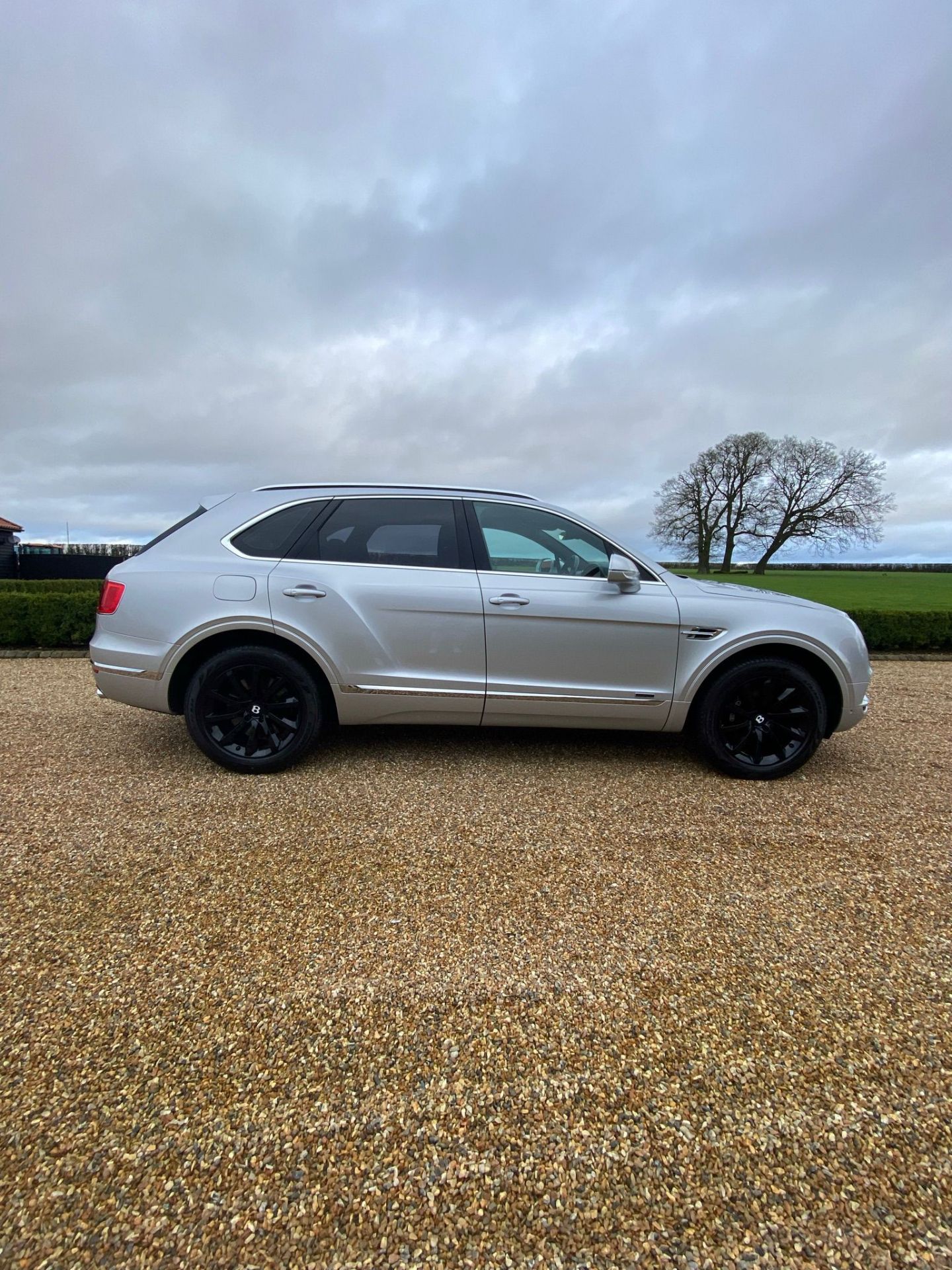 BENTLEY BENTAYGA V8d BI-TURBO "SUV" 18 REG - PAN ROOF - MEGA SPEC- LOW MILES - FSH - NO VAT!!! - Image 12 of 31