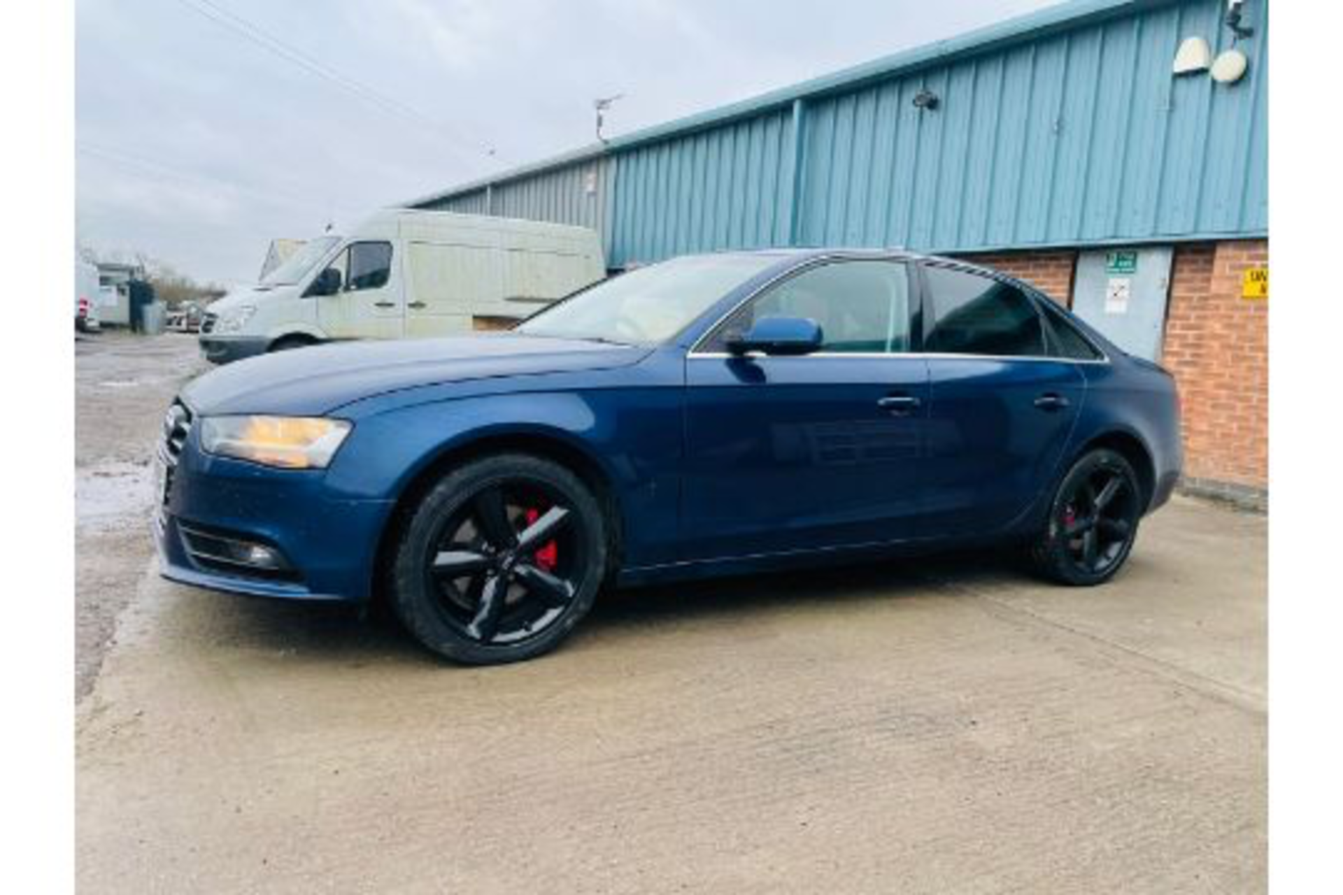 AUDI A4 2.0TDI (177) SE TECHNIK - 68K MILES - LEATHER - SAT NAV - MEGA SPEC - NEW SHAPE - BLACK PACK - Image 2 of 26