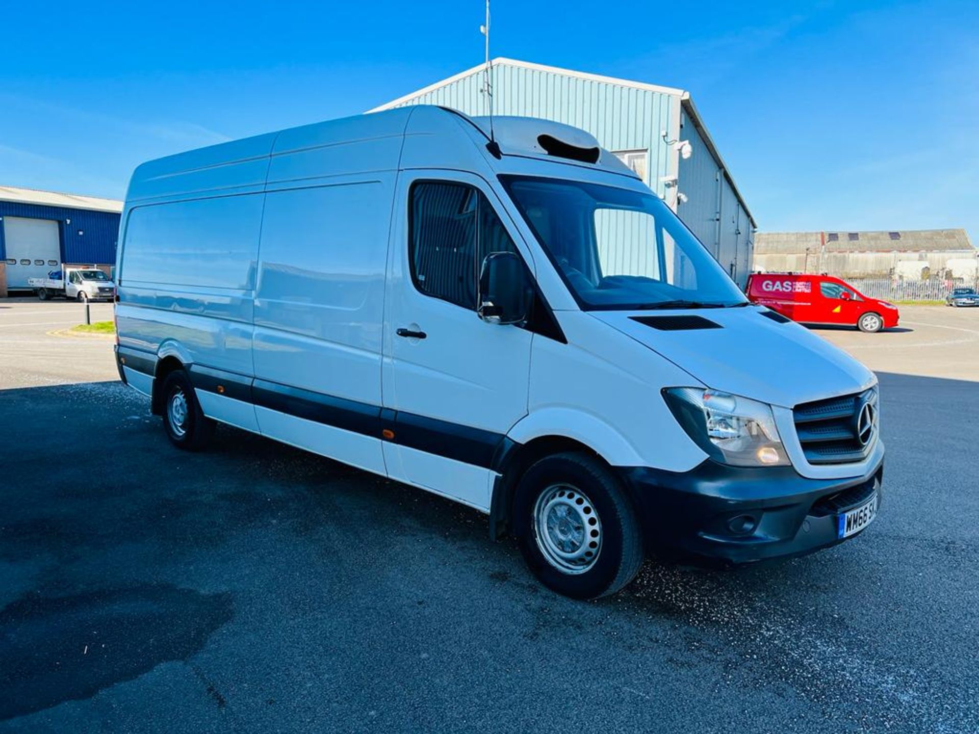 Reserve Met Mercedes Sprinter 316 2.1CDI - LWB - Fridge/ Freezer Van - 2017 Model - ULEZ Compliant