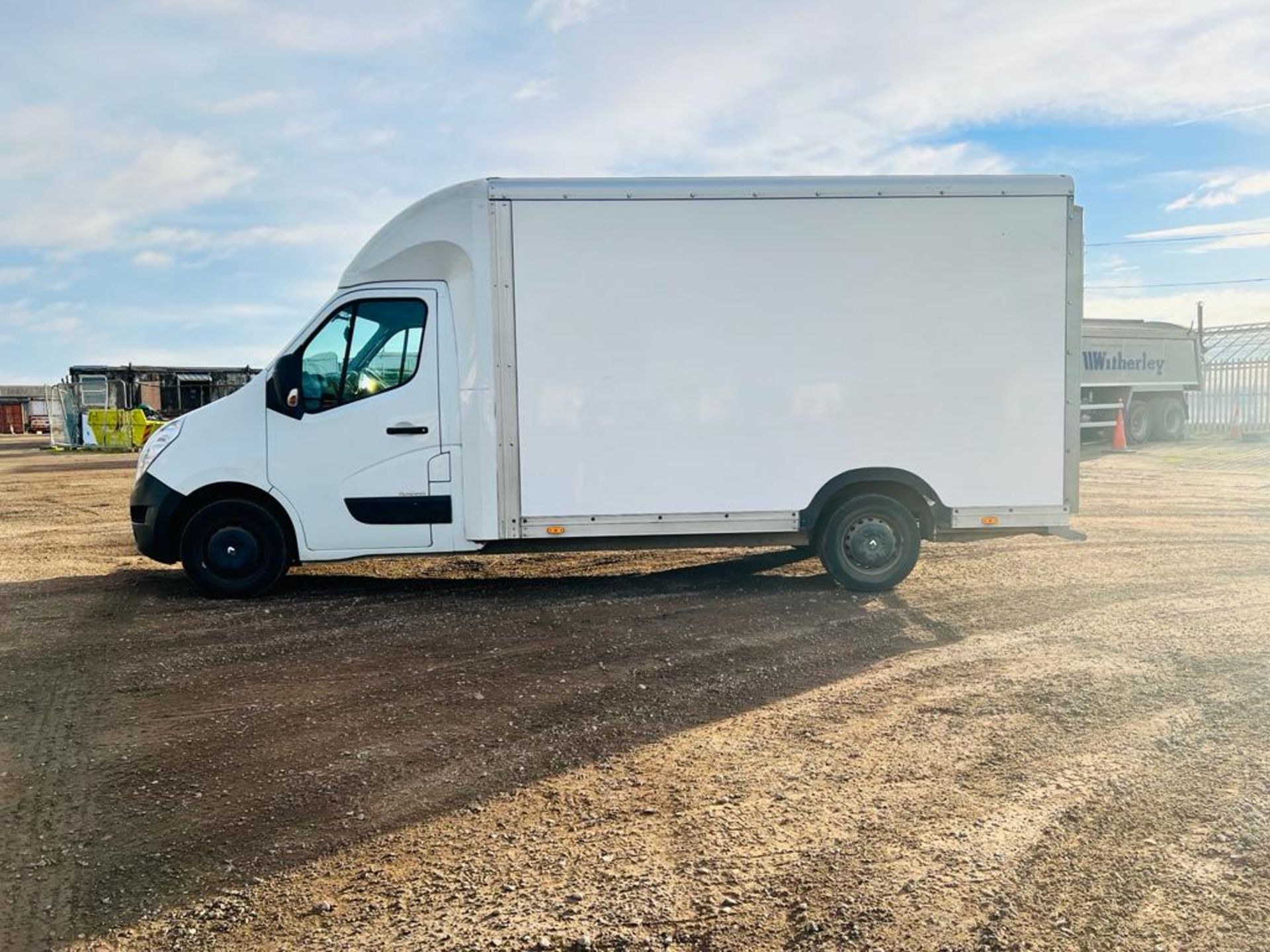 (RESERVE MET)Renault Master Low Loader Luton L3 2.3DCI - Euro 6 - 130Bhp -2017 Model -ULEZ COMPLIANT - Image 6 of 18