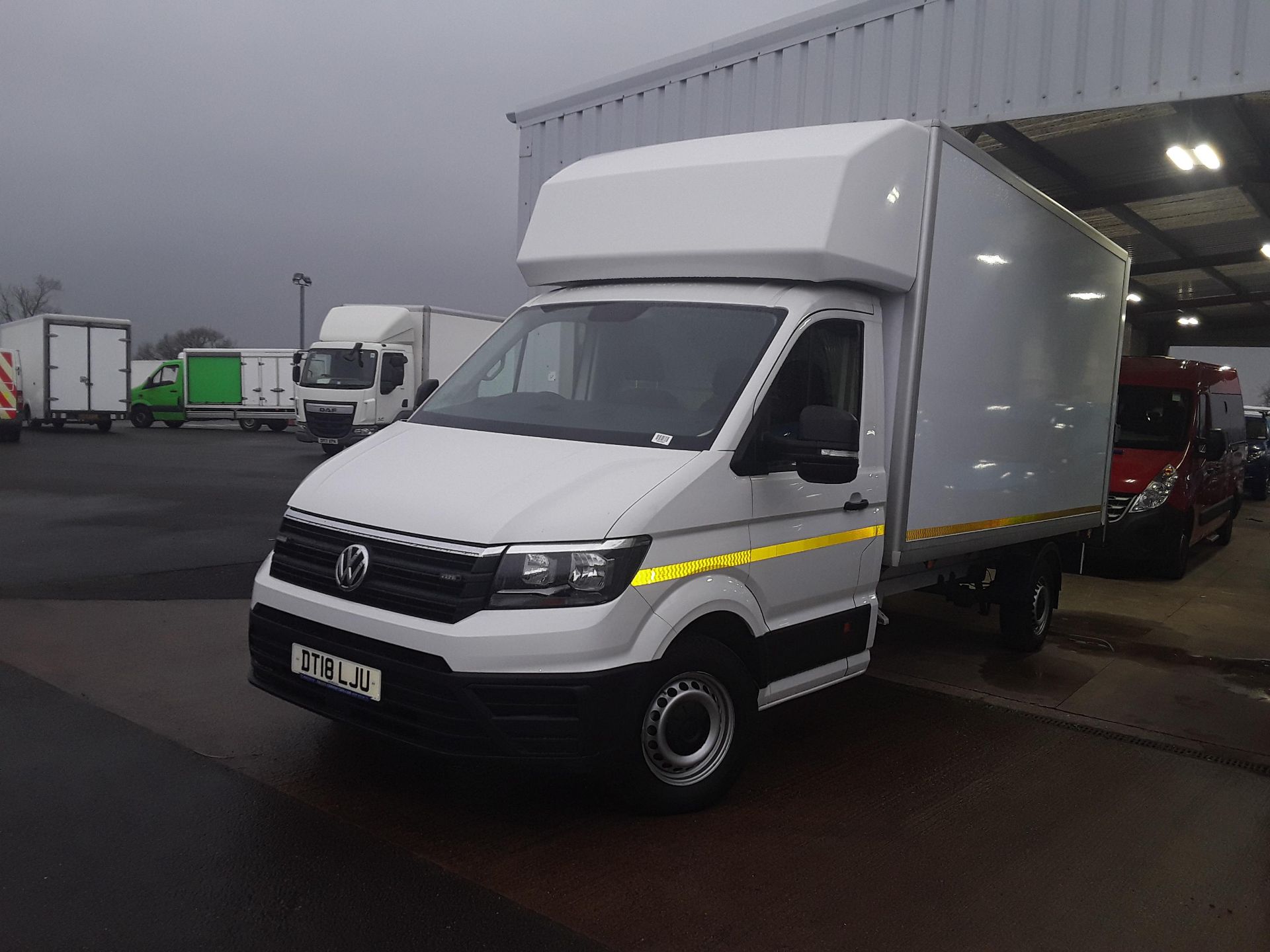 (Reserve Met) Volkswagen Crafter CR35 LWB Luton 2.0 TDI- 140ps -18 Reg - 1 Owner - Euro6- TL - FSH - Image 2 of 8