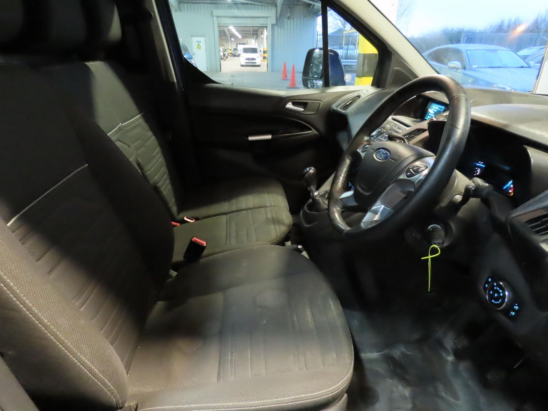 Ford Transit Connect 1.5 120ps Limited - 2018 Year - Euro6 - ULEZ Complaint -Air con -Heated seats - Image 9 of 12