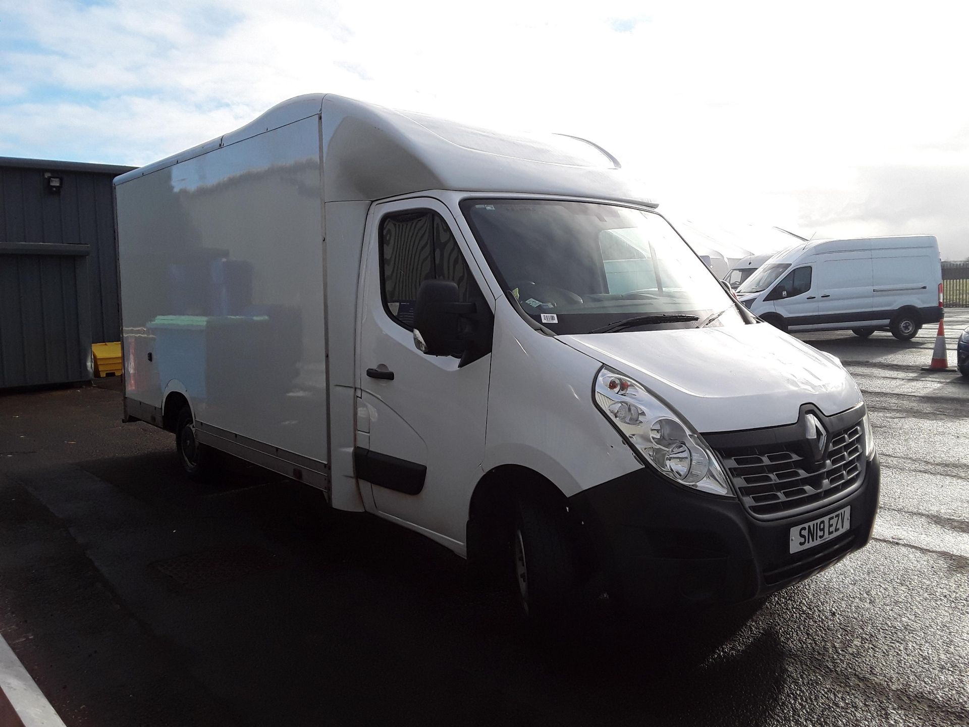 Renault Master 2.3DCI Low Loader Luton *XLWB*- Euro 6 - 130Bhp -19REG - *ULEZ COMPLIANT*- Air Con - Image 3 of 4