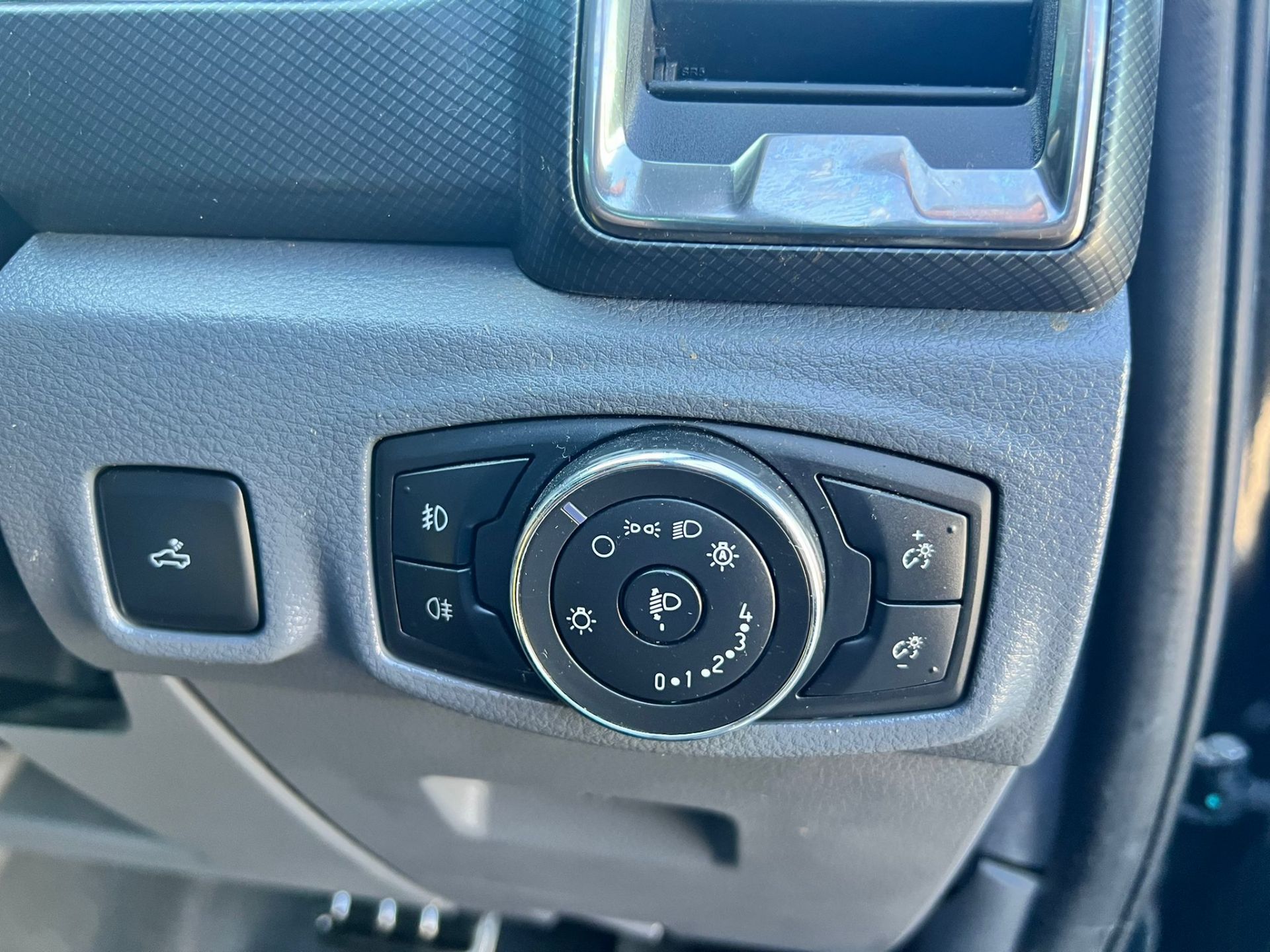 (RESERVE MET) Ford Ranger 3.2 TDCI WILDTRAK "Automatic - Huge Spec - Sat Nav - Leather 2019 year - Image 28 of 33