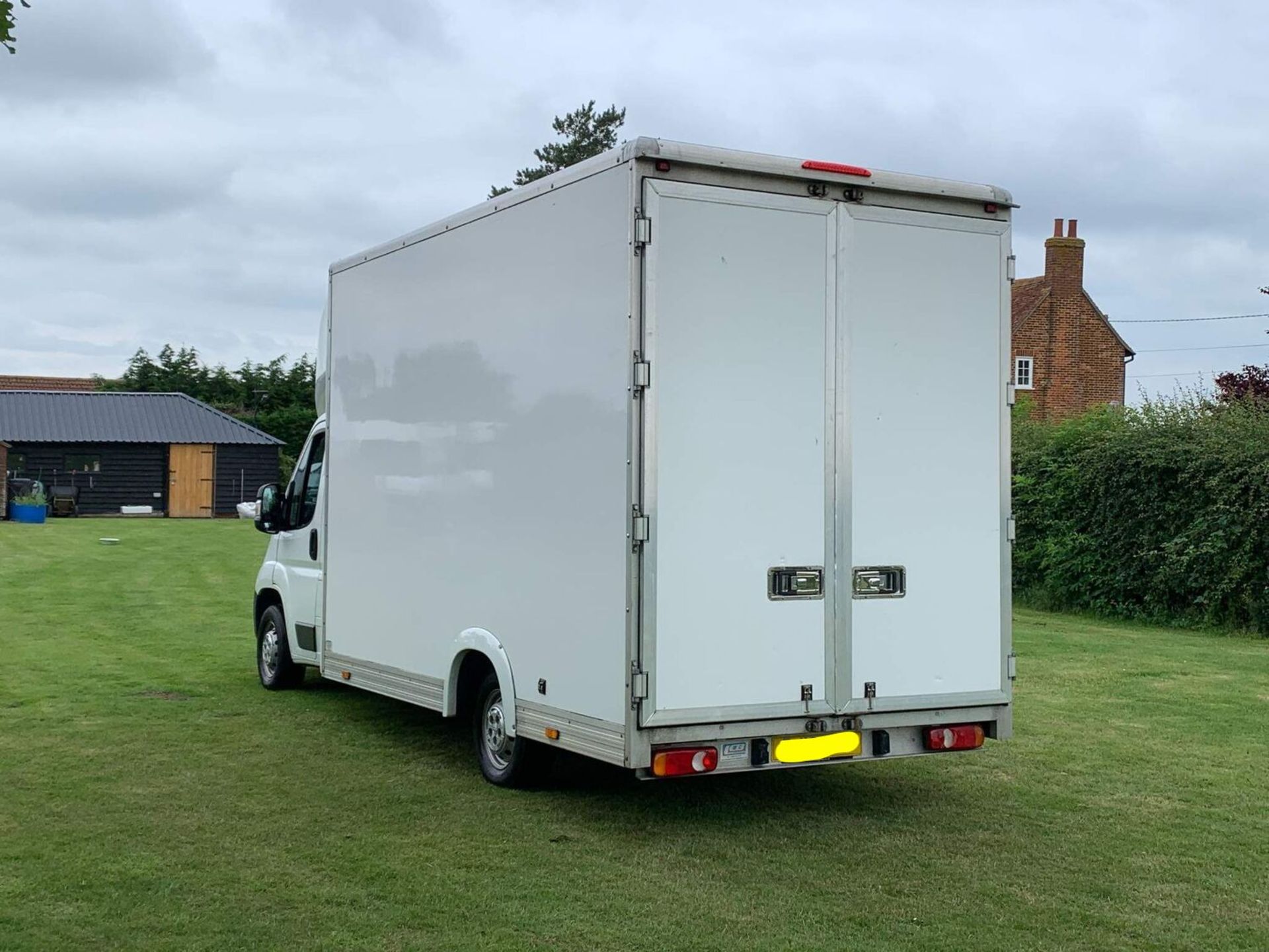 (RESERVE MET)PEUGEOT BOXER *L3 - LWB LOW LOADER - LUTON BOX* (17 REG) 2.0 BLUE HDI (EURO 6)*1 OWNER* - Image 3 of 9