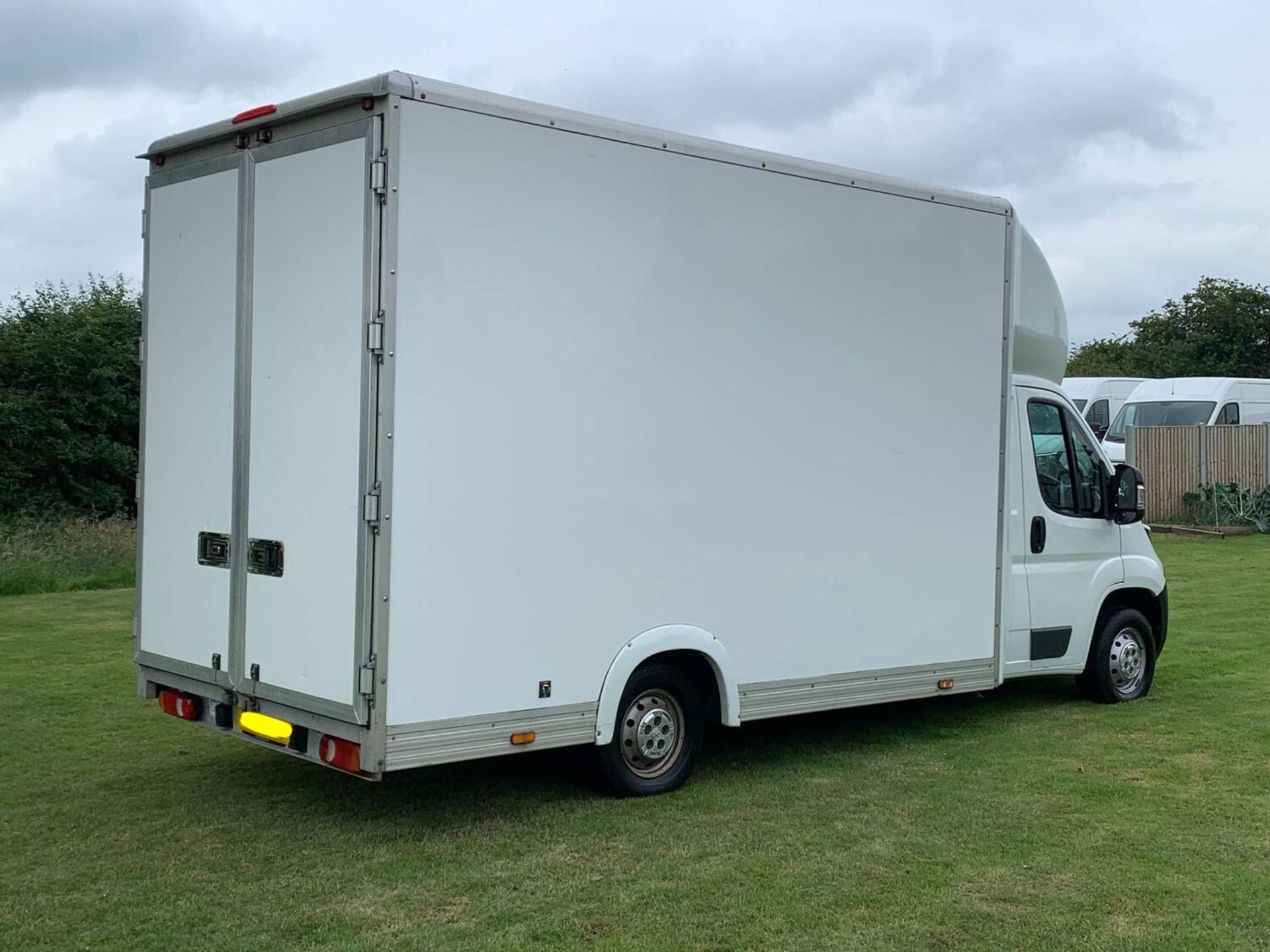 (RESERVE MET)PEUGEOT BOXER *L3 - LWB LOW LOADER - LUTON BOX* (17 REG) 2.0 BLUE HDI (EURO 6)*1 OWNER* - Image 4 of 9