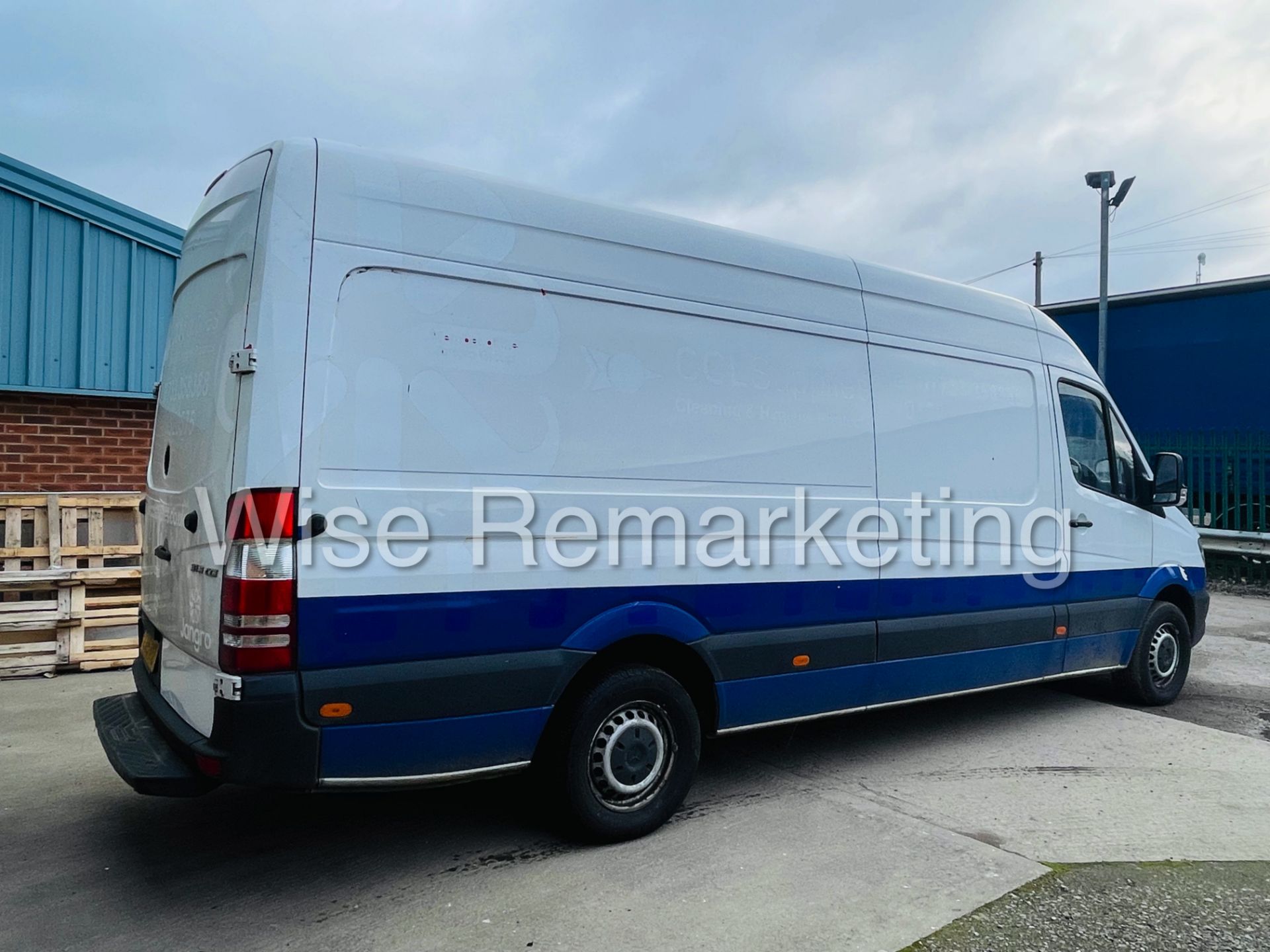 ON SALE - Mercedes-Benz Sprinter 313 Cdi *4.2 Meter LWB Hi-Roof* (2015) *3500 KG* (1 Owner) *NO VAT* - Image 13 of 35