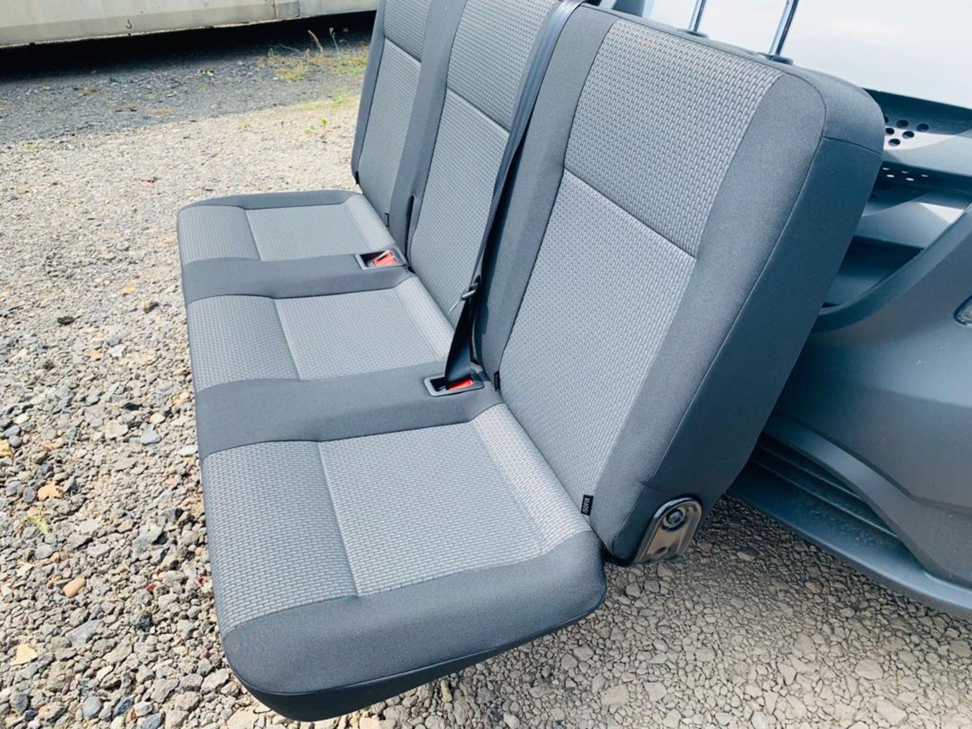 Volkswagen (VW) Transporter 2020 Rear Seats X1 - Image 4 of 4