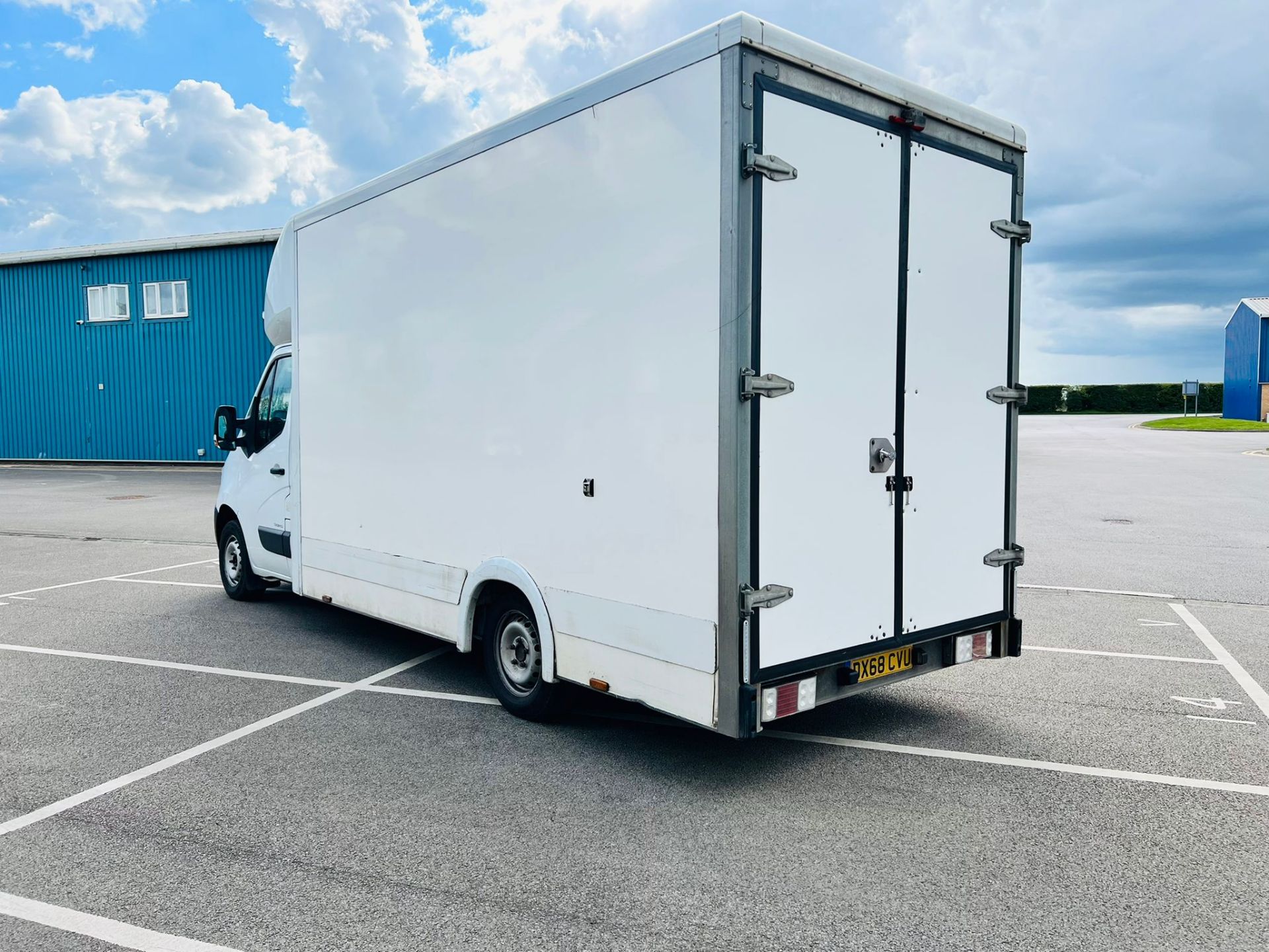 Renault Master 2.3DCI Low Loader Luton *LWB* Euro 6 - 130Bhp -2019 Model - ULEZ COMPLIANT- Air Con - Image 5 of 20