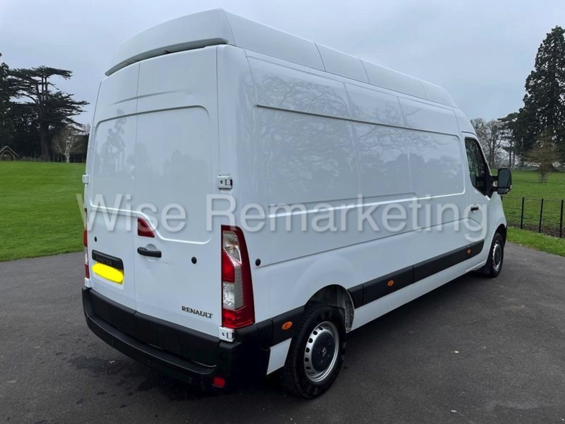 Renault Master L3H3 *LWB - Super Roof* (2018 ~ Euro 6 Compliant) Air Con - Electric Pack (1 Owner) - Image 3 of 11