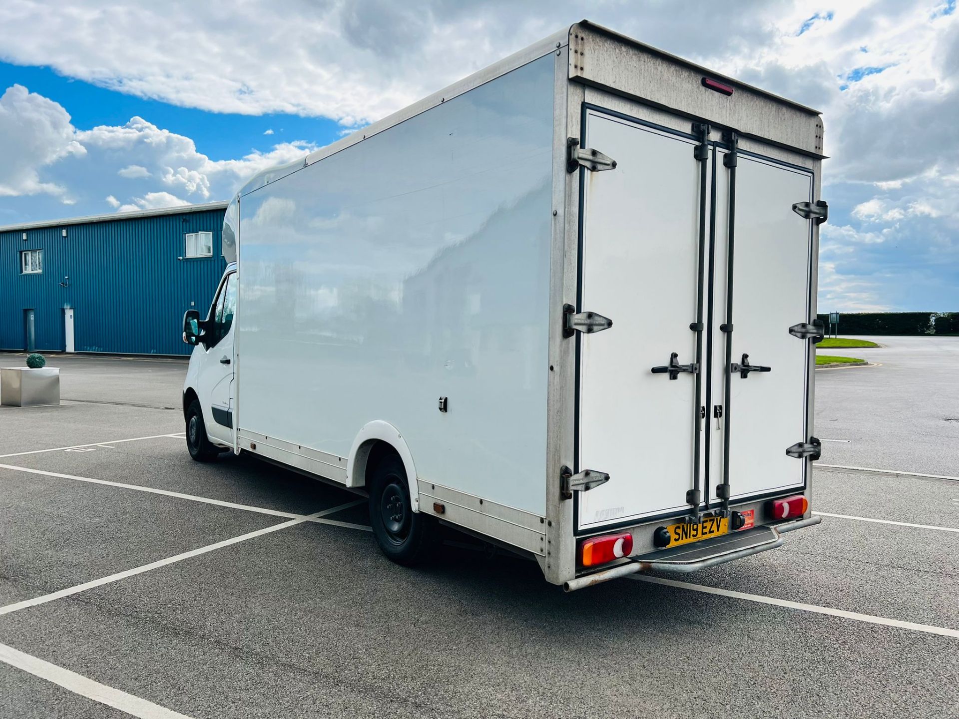 Renault Master 2.3DCI Low Loader Luton *LWB*-Euro 6 -130Bhp -2019 Model - *ULEZ COMPLIANT*- Air Con - Image 6 of 19