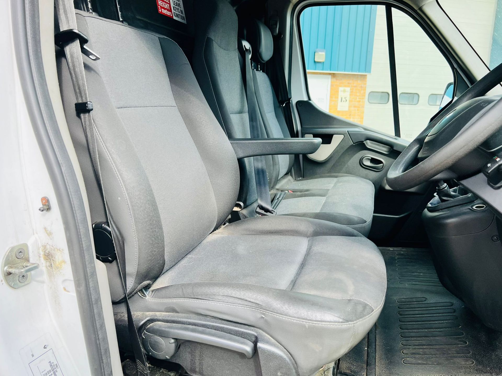 (Reserve Met) Renault Master 2.3DCI Low Loader Luton *LWB* Euro 6 - 130Bhp -2019 Model - Air Con - Image 13 of 20