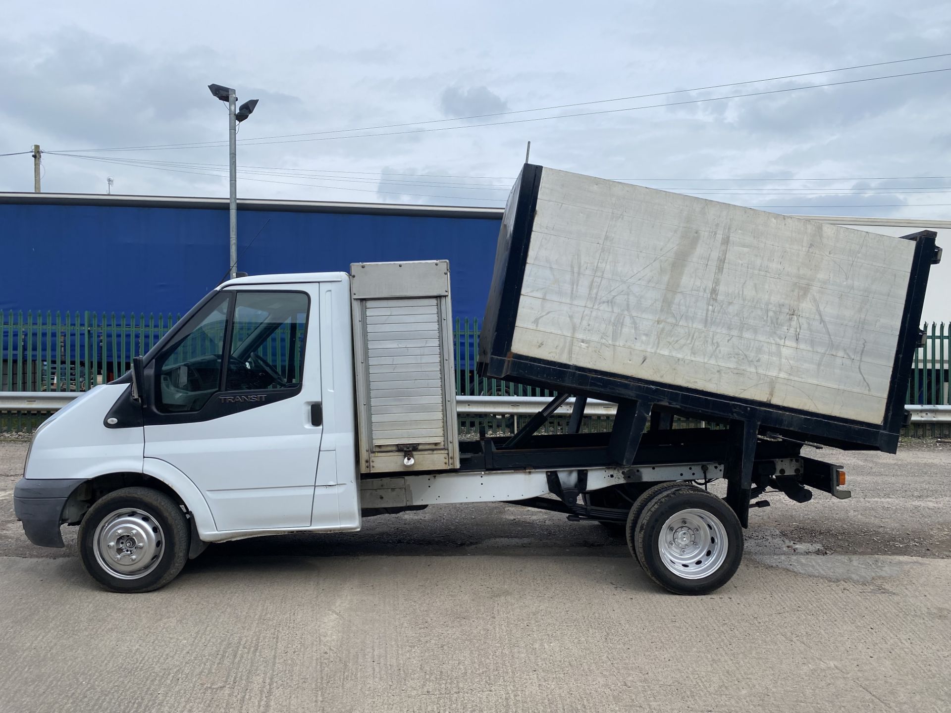 (Reserve Met) Ford Transit 2.2Tdci (125psi) T350 Tipper Truck -12 Reg - High Sides- Twin Rear Wheels - Image 5 of 15