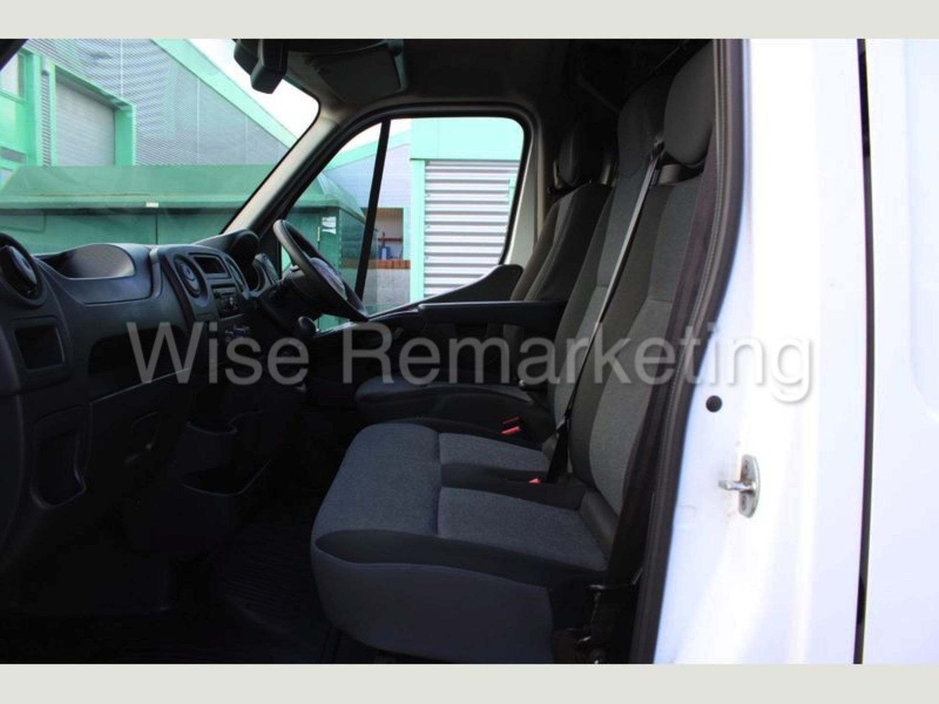 Renault Master L3H3 *LWB - Super Roof* (2018 ~ Euro 6 Compliant) Air Con - Electric Pack (1 Owner) - Image 9 of 11