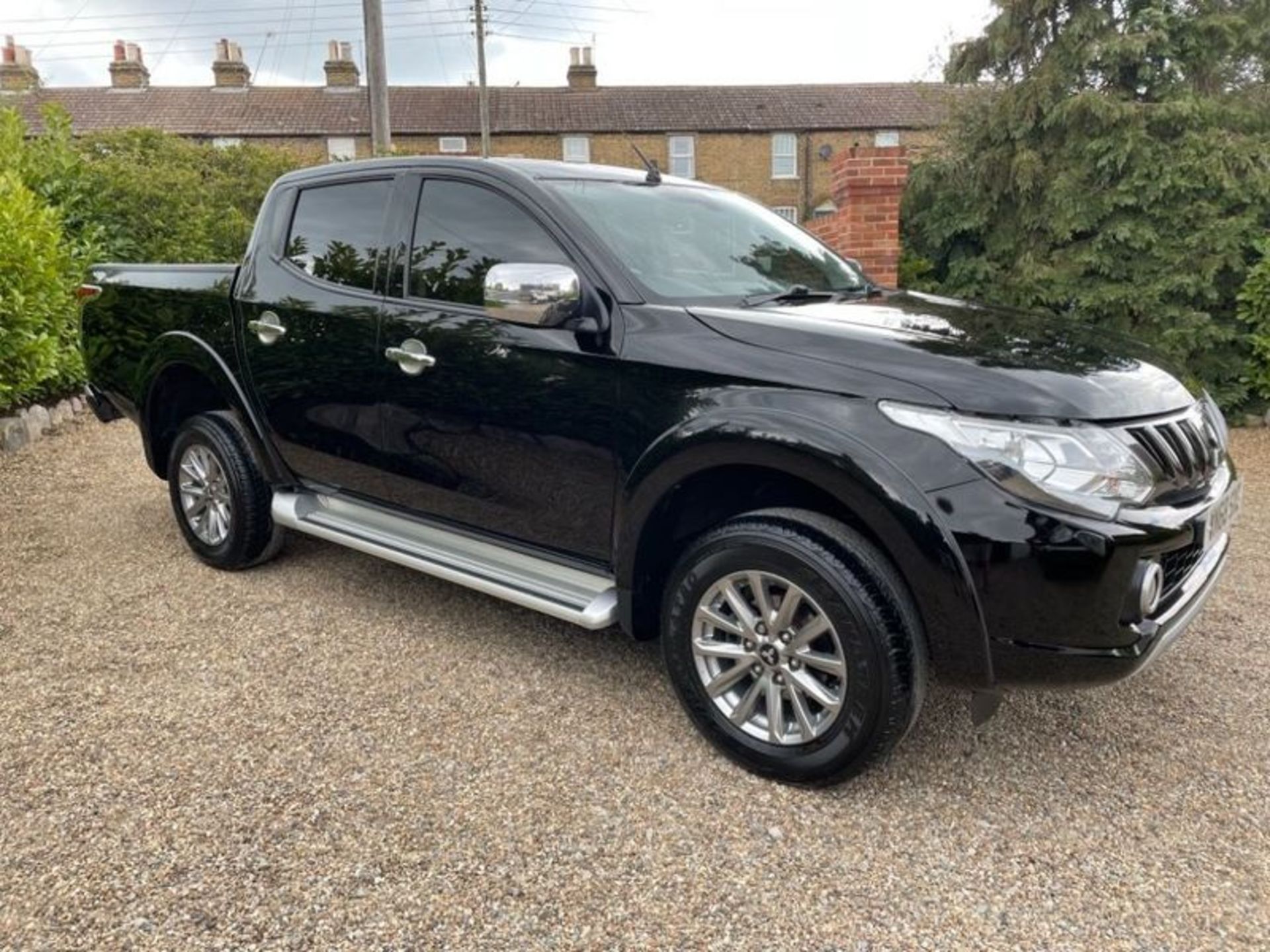 Mitsubishi L200 "Barbarian" Auto (178) 2018 Model - 1 Owner -Leather -Sat Nav -Cruise - Fully Loaded