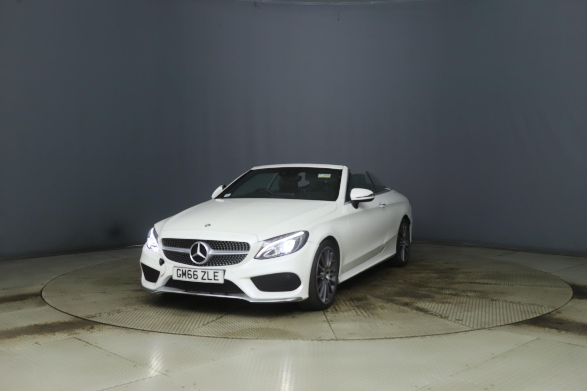 (RESERVE MET) Mercedes Benz C250d 2dr Convertible AMG Line Premium Plus - 2017 Model 25k only!!! - Image 2 of 9