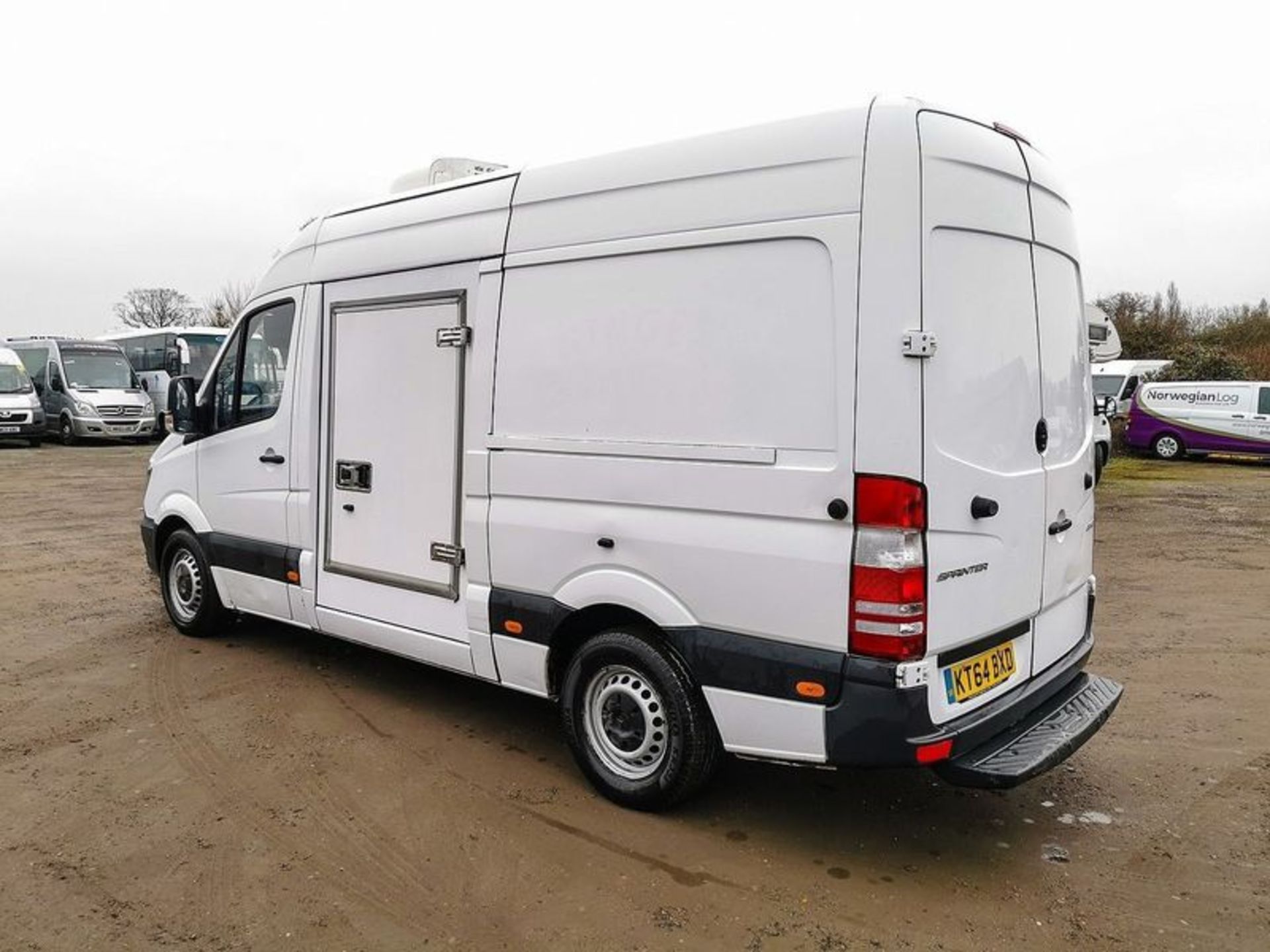 (RESERVE MET)Mercedes Benz Sprinter 313CDI (2015 Model) 2.1CDI MWB (L2H2) Fridge /Freezer van - Image 3 of 4