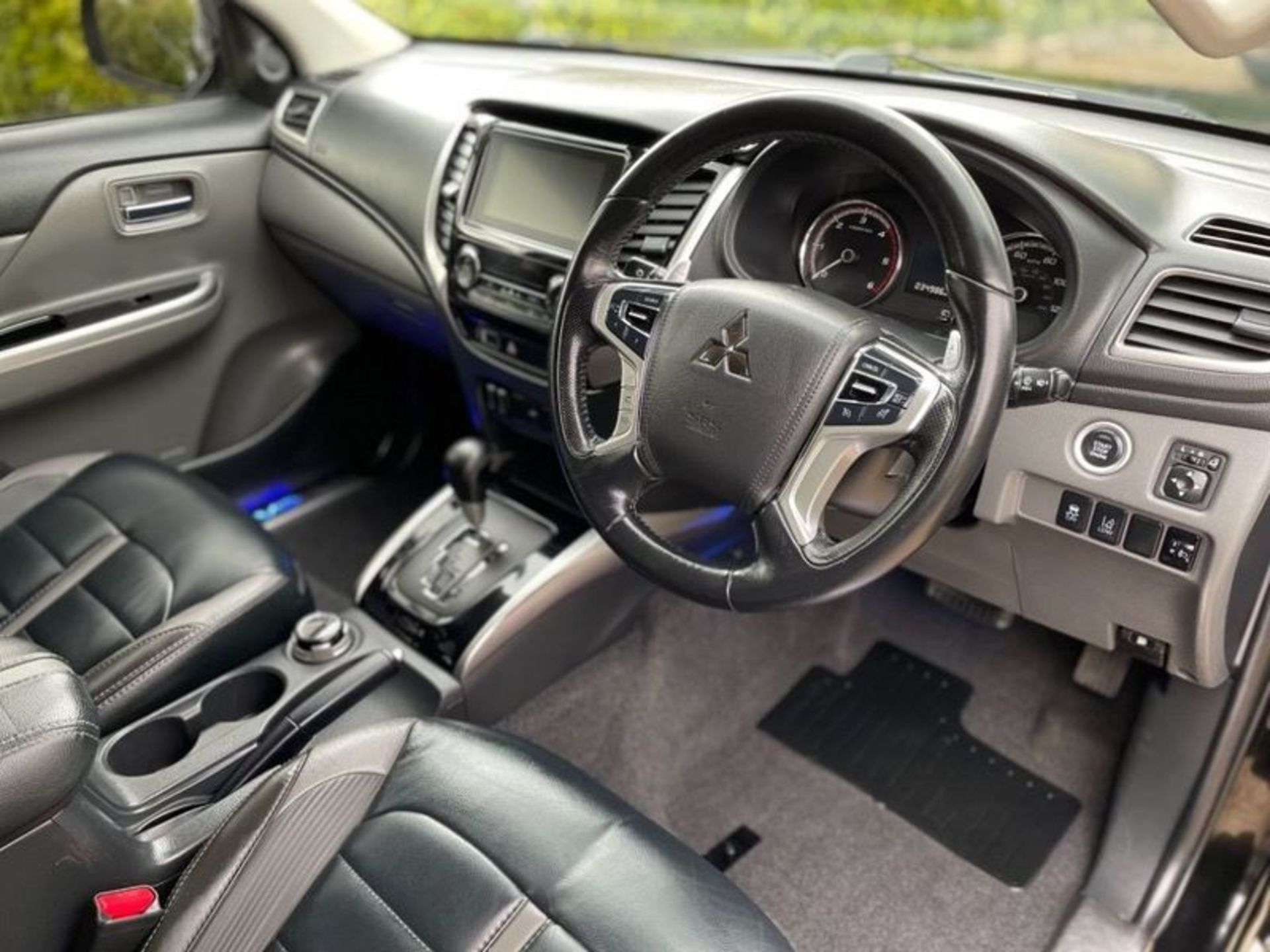 Mitsubishi L200 "Barbarian" Auto (178) 2018 Model - 1 Owner -Leather -Sat Nav -Cruise - Fully Loaded - Image 4 of 7