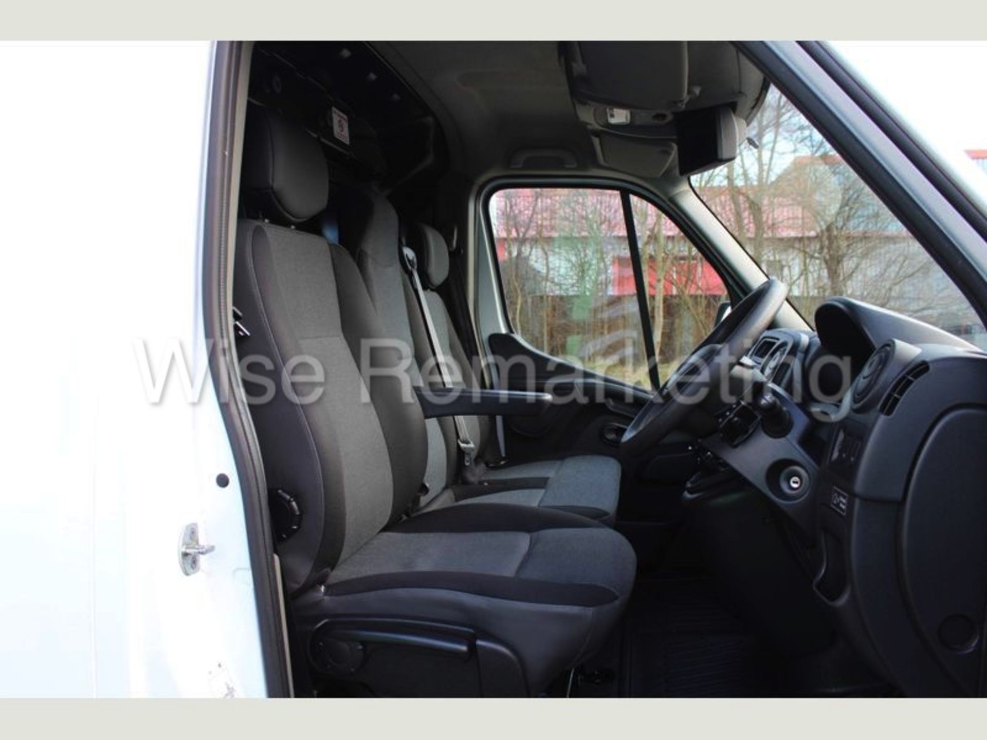 Renault Master L3H3 *LWB - Super Roof* (2018 ~ Euro 6 Compliant) Air Con - Electric Pack (1 Owner) - Image 11 of 11