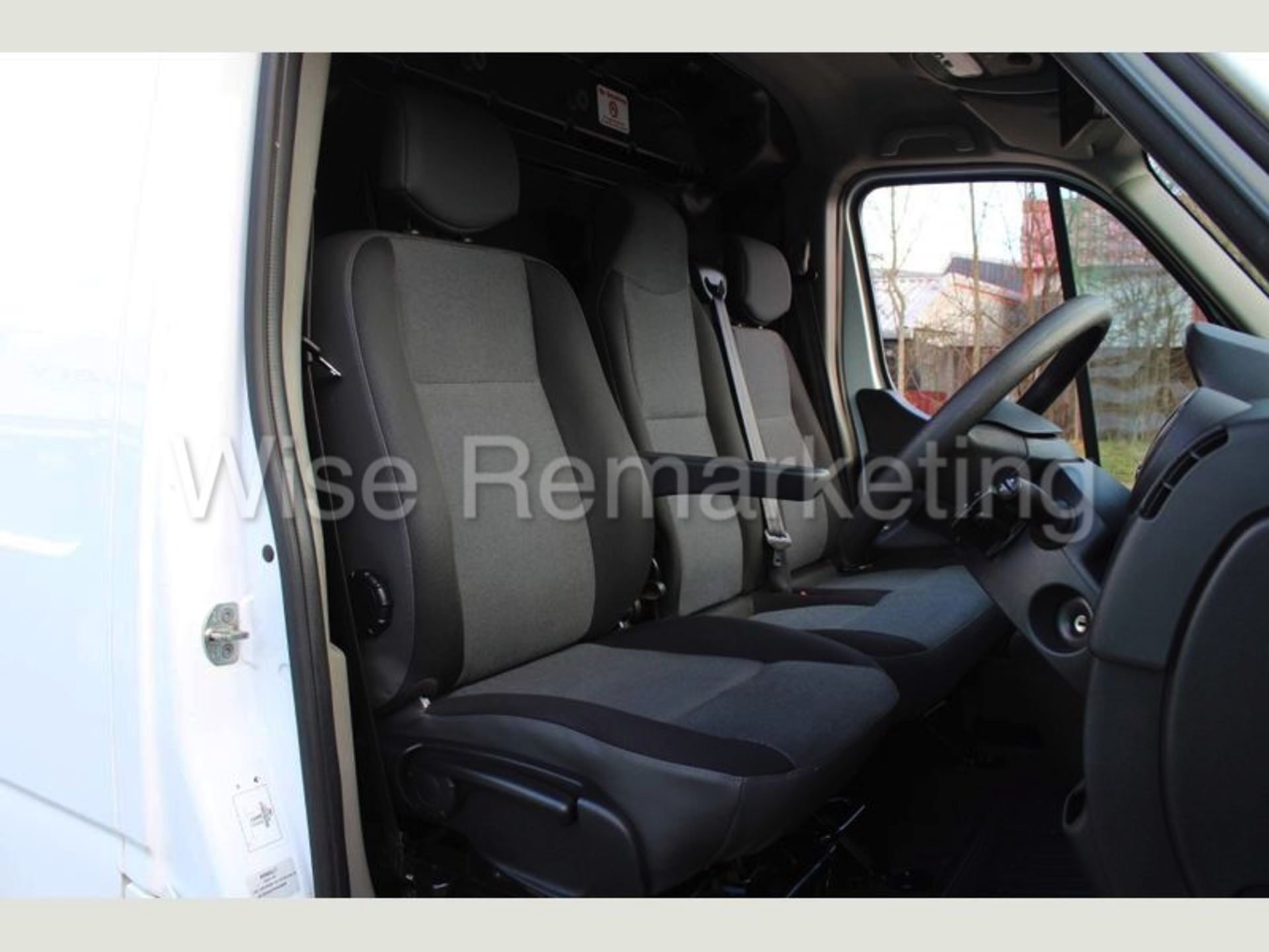 Renault Master L3H3 *LWB - Super Roof* (2018 ~ Euro 6 Compliant) Air Con - Electric Pack (1 Owner) - Image 10 of 11