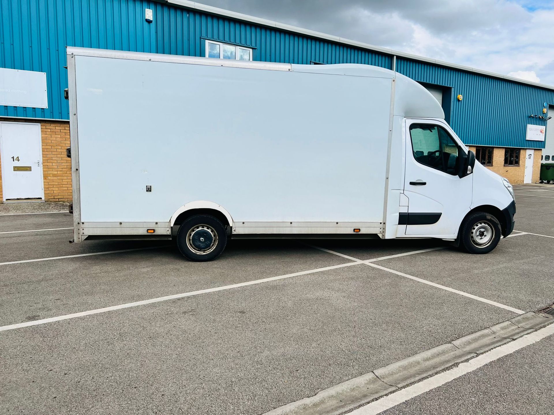 Renault Master 2.3DCI Low Loader Luton *LWB*-Euro 6 -130Bhp -2019 Model - *ULEZ COMPLIANT*- Air Con - Image 7 of 19
