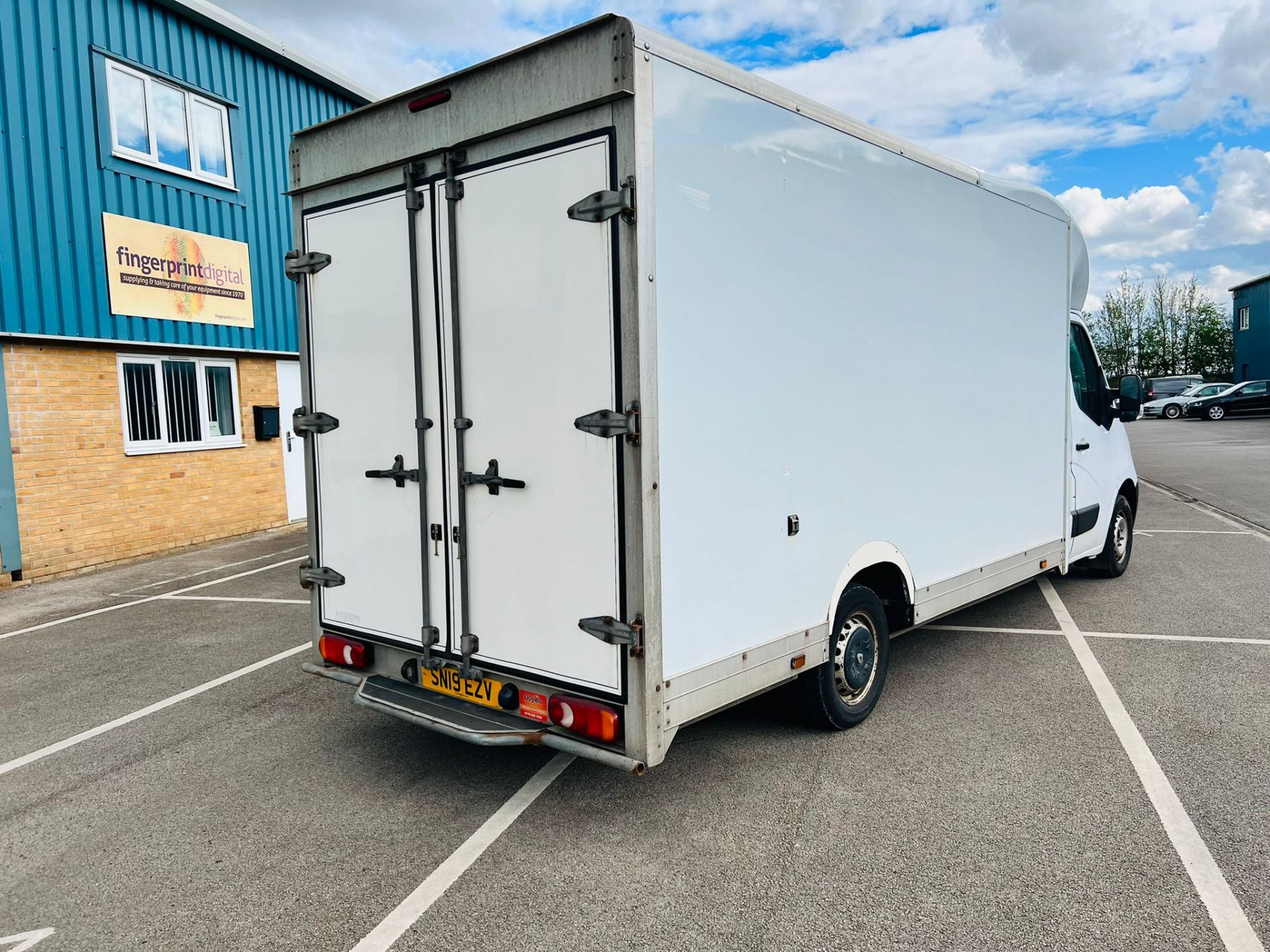 Renault Master 2.3DCI Low Loader Luton *LWB*-Euro 6 -130Bhp -2019 Model - *ULEZ COMPLIANT*- Air Con - Image 3 of 19