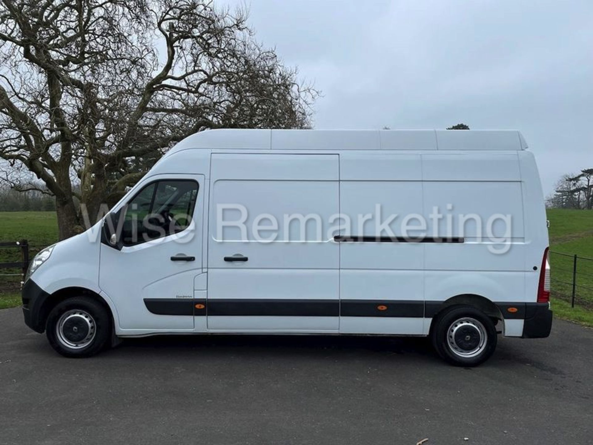 Renault Master L3H3 *LWB - Super Roof* (2018 ~ Euro 6 Compliant) Air Con - Electric Pack (1 Owner) - Image 2 of 11