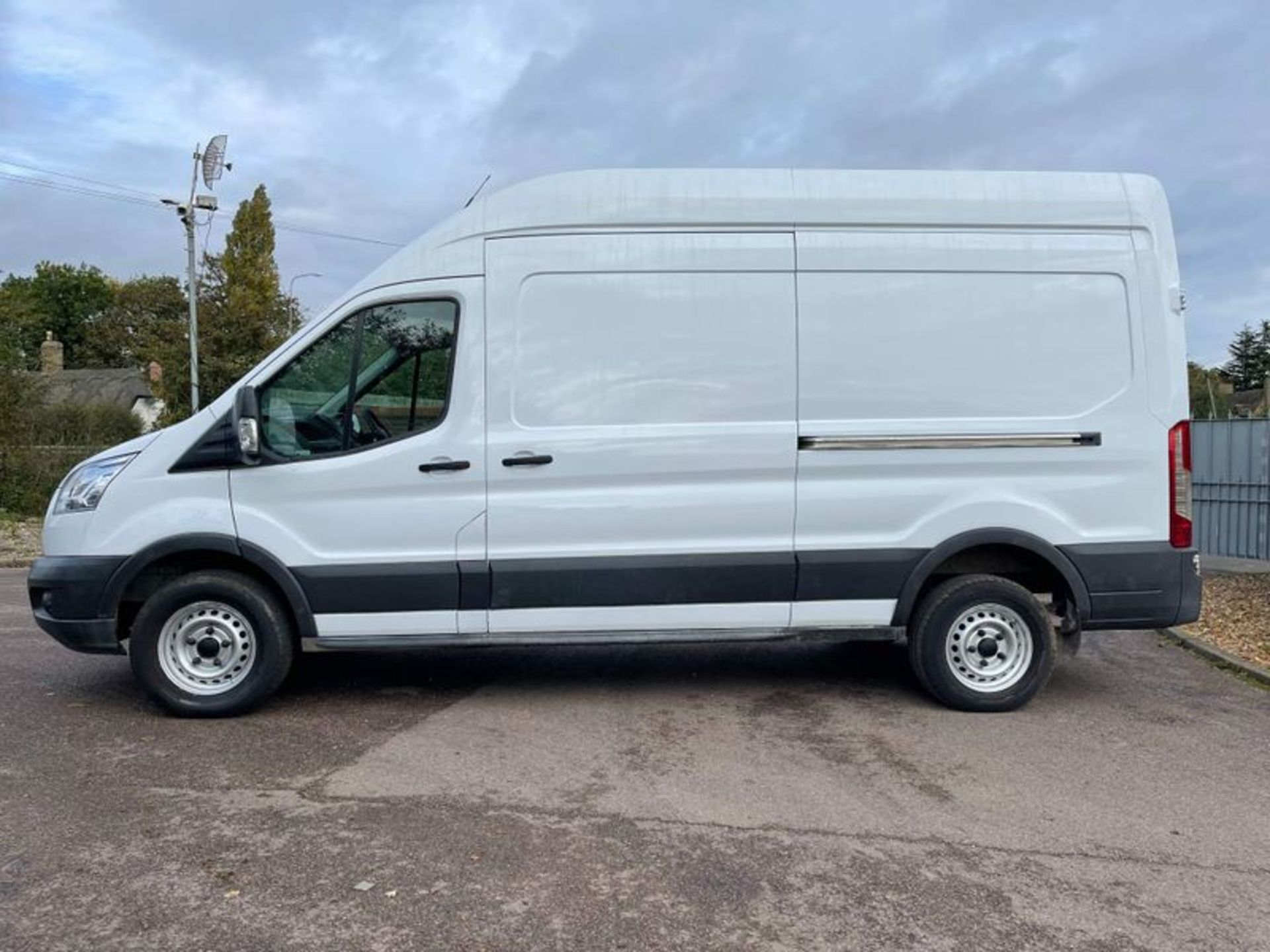 (Reserve Met) Ford Transit T350 2.0Tdci (130) Long Wheel Base High Top "EURO 6" 2017 Reg - Air Con