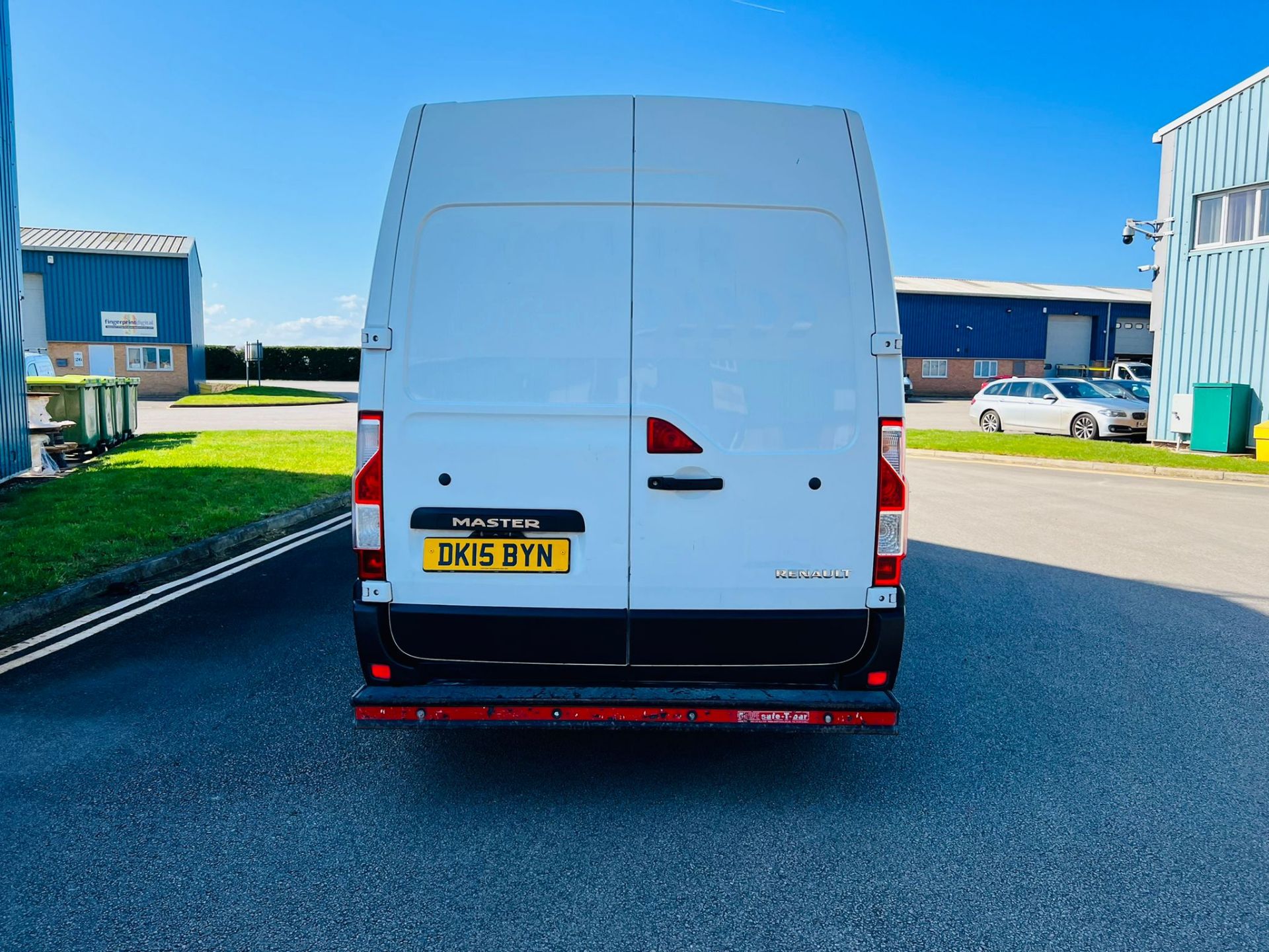 Renault Master 2.3 DCI Business Fridge/Freezer Van - 2015 15 Reg - On board axle load indicator - Image 7 of 16